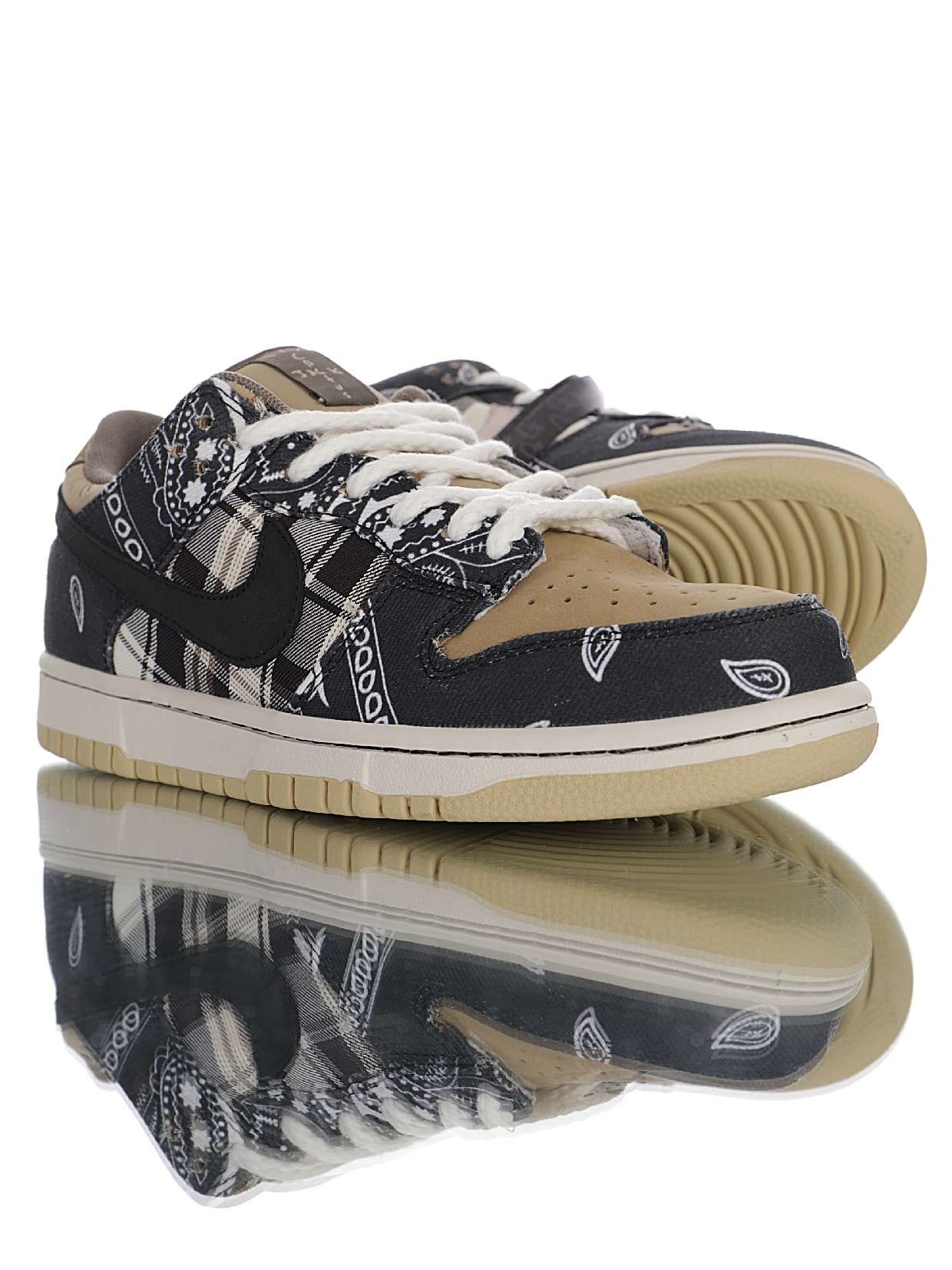Alternative view of Nike SB Dunk Low x Travis Scott