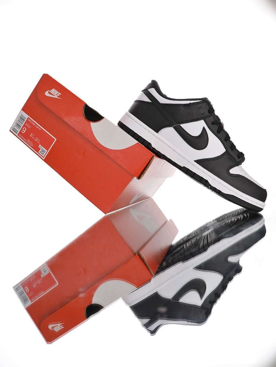 Alternative view of Nike SB Dunk Low "Panda"