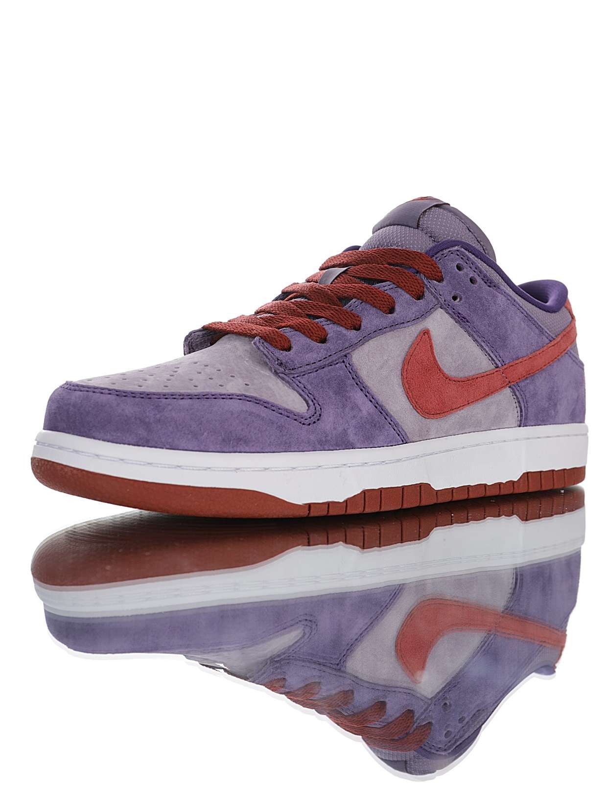 Alternative view of Nike Dunk SB Low SP"Plum"