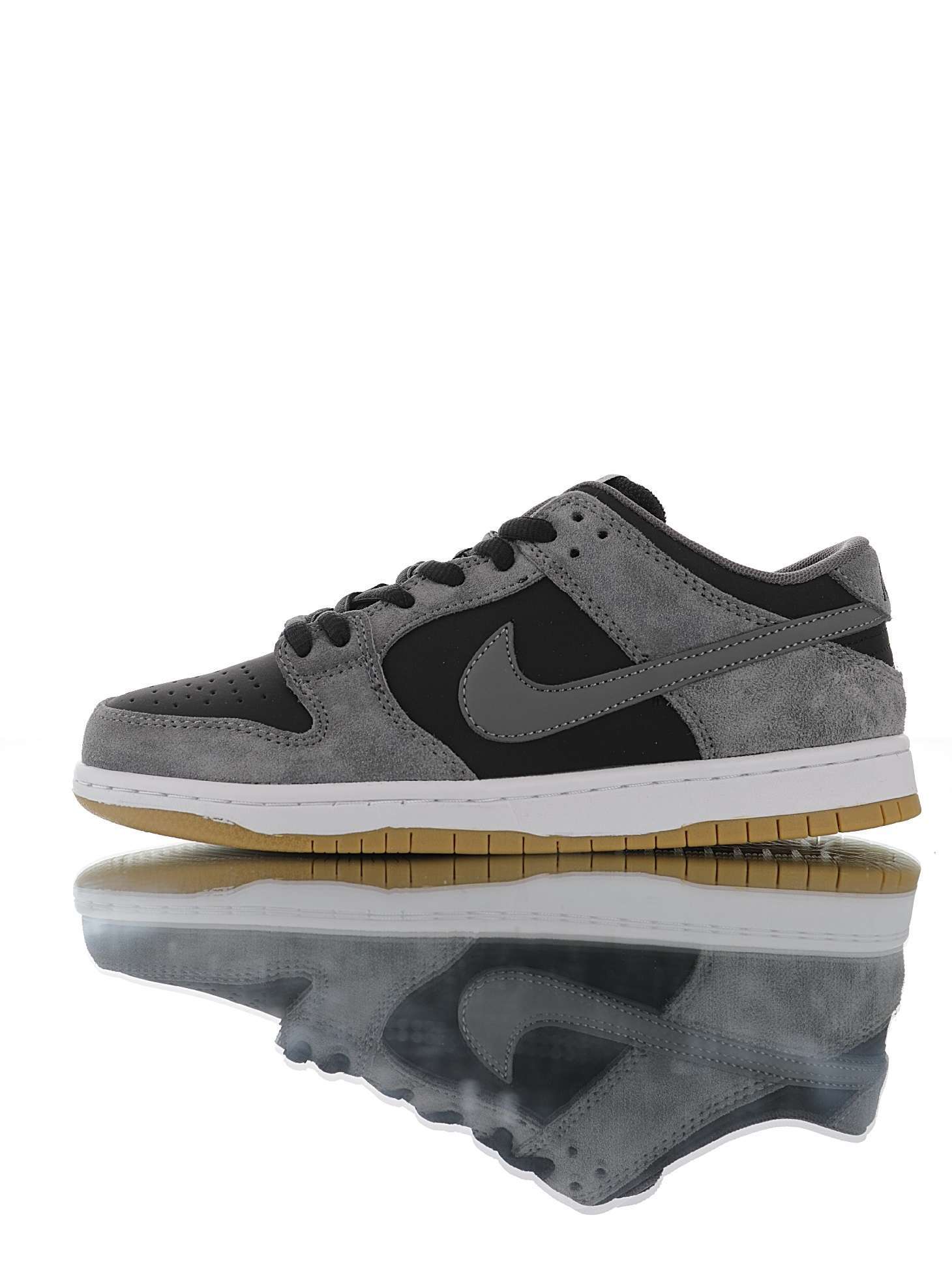 Nike SB Dunk Low