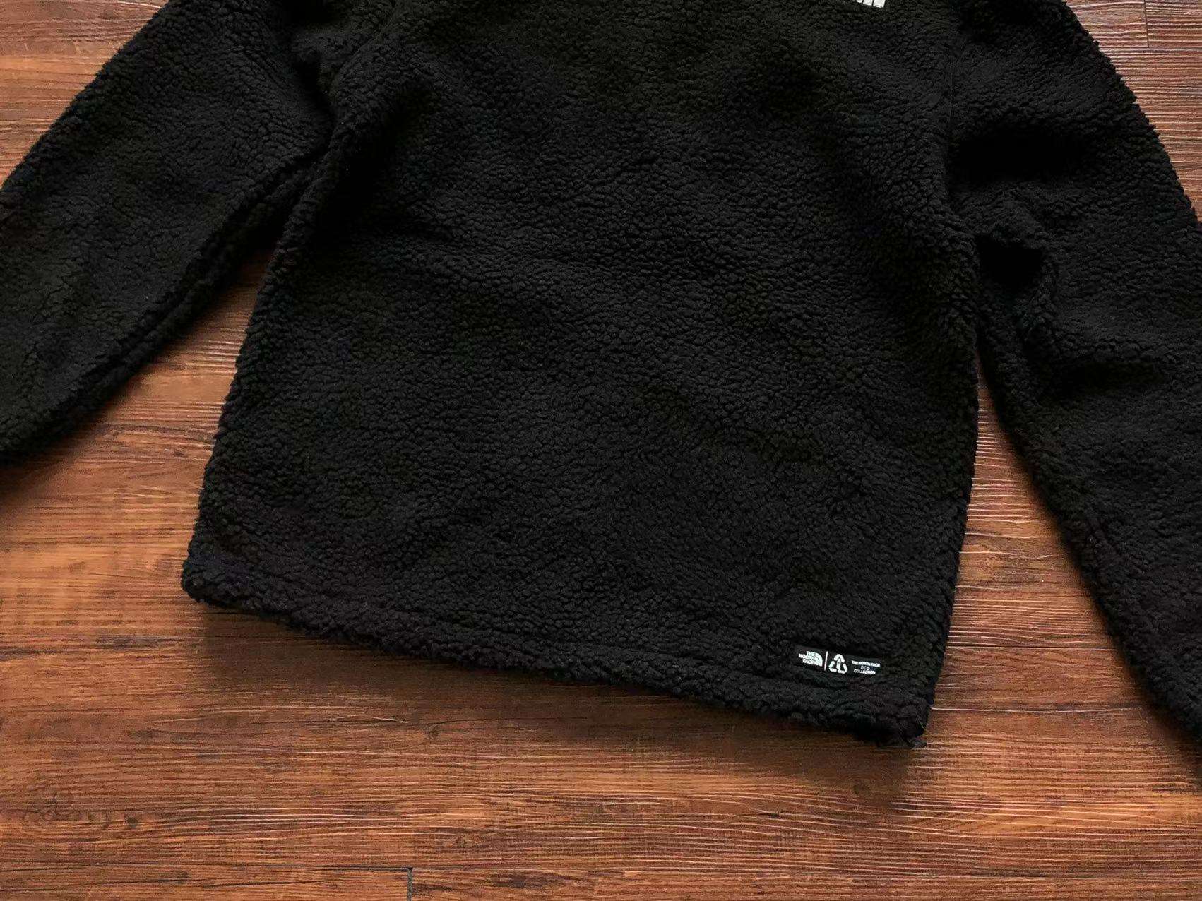 Alternative view of Chaqueta TNF