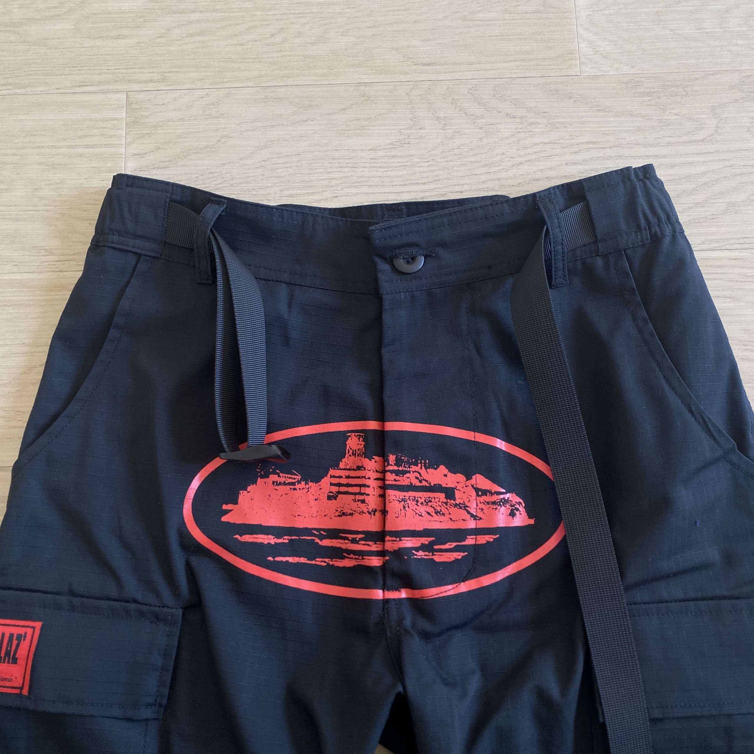 Alternative view of Pantalón Corteiz Black Red Logo