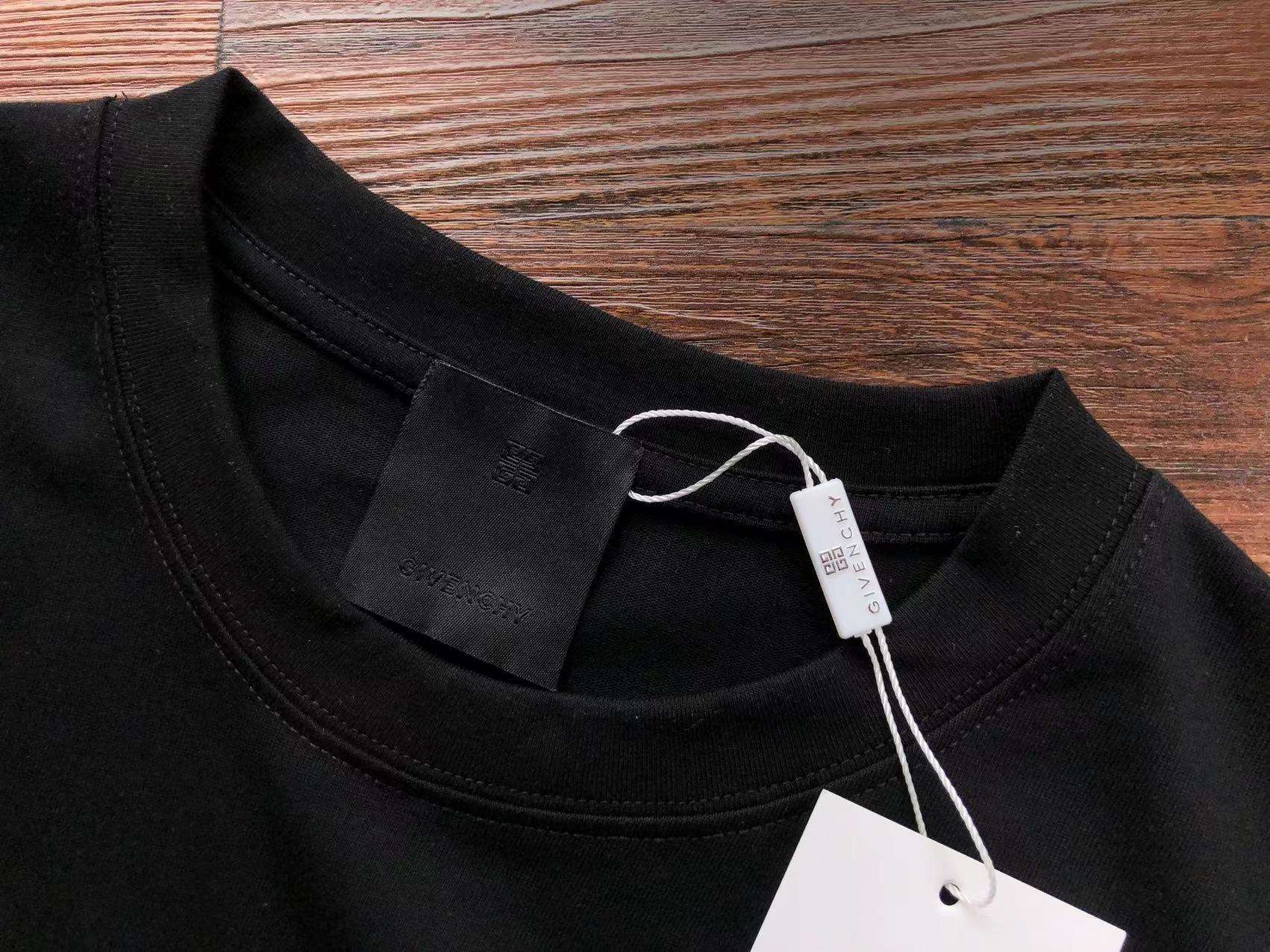 Alternative view of Camiseta Givenchy Summer 23