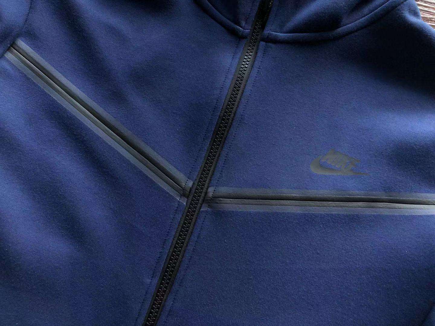 Conjunto de Chándal Nike Tech Fleece Color Marino - Imagen 4