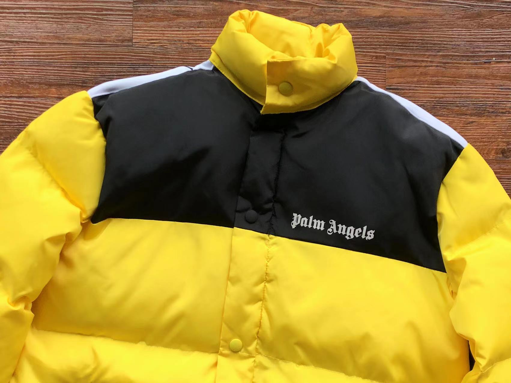 Alternative view of Chaqueta Palm Angels