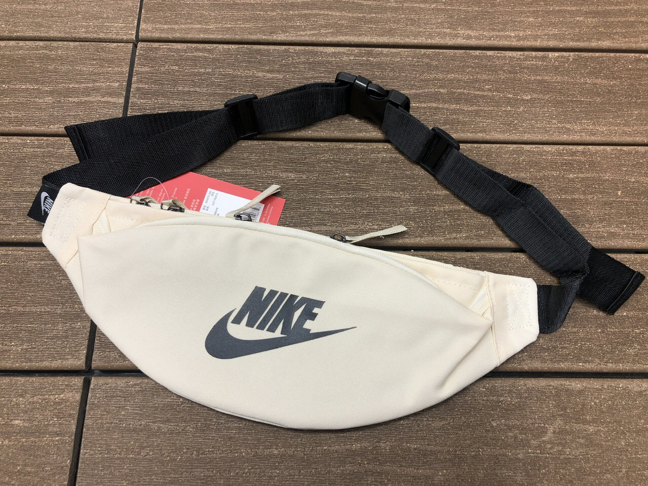 Alternative view of Bandolera  Nike