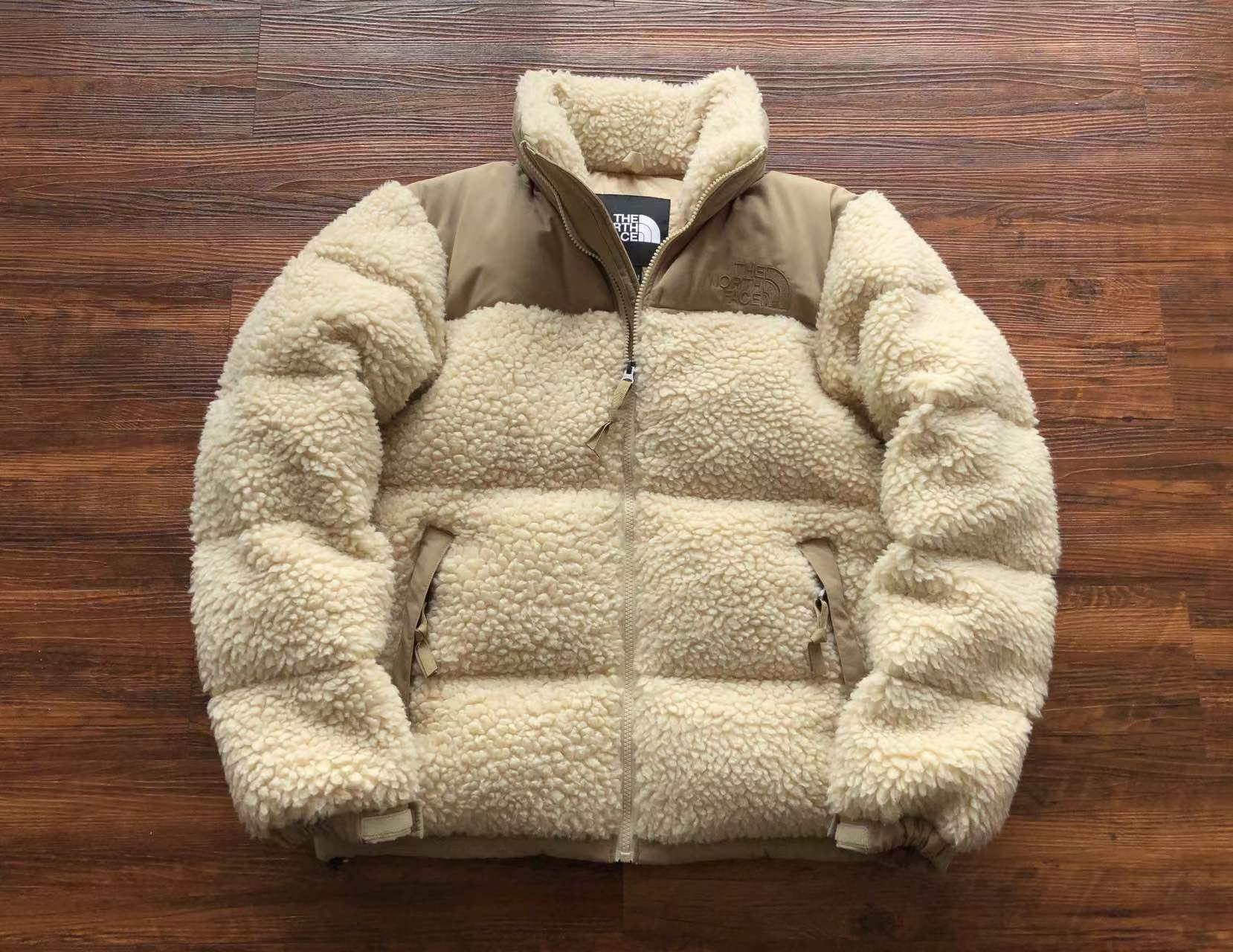 Alternative view of Chaqueta TNF