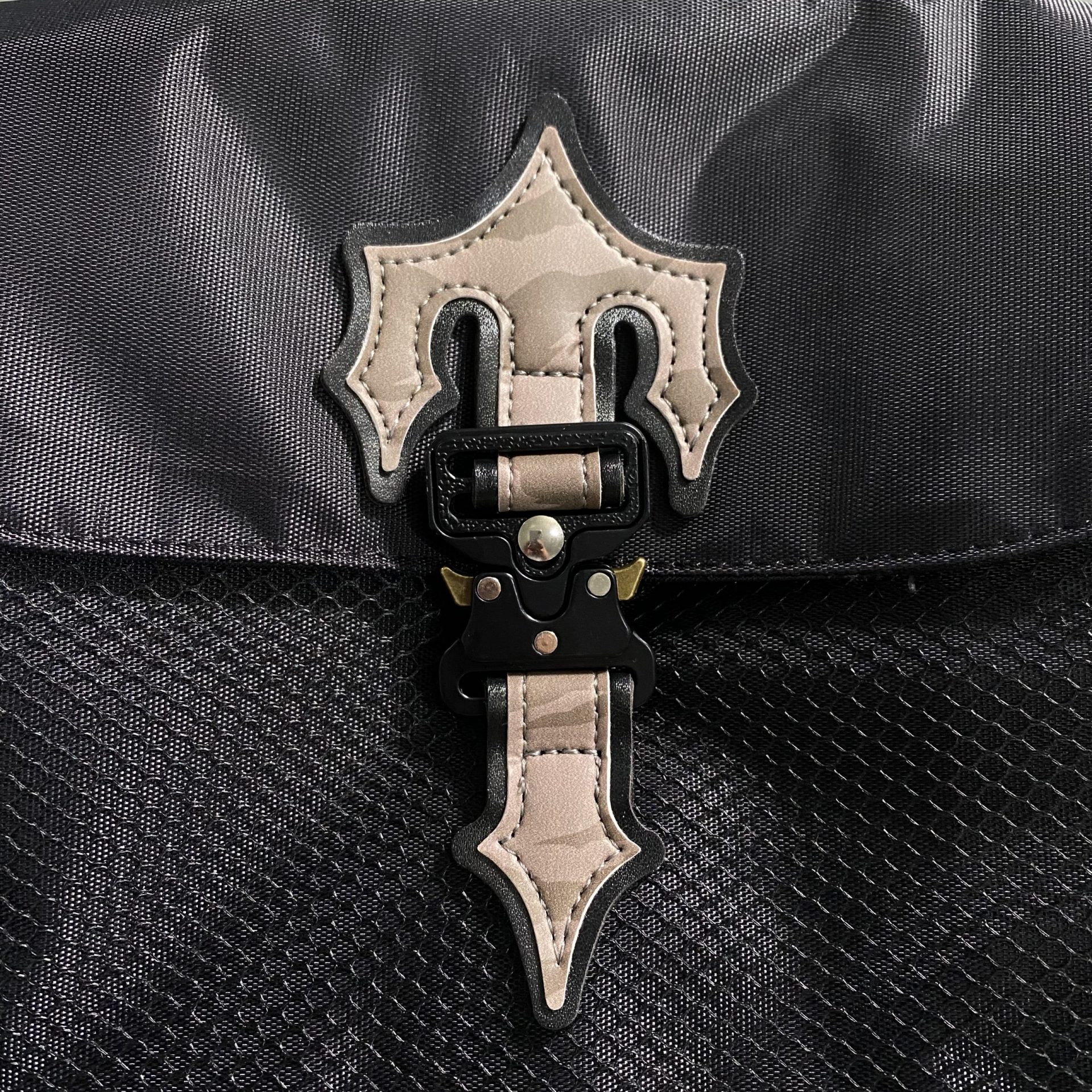 Alternative view of Bandolera Trapstar