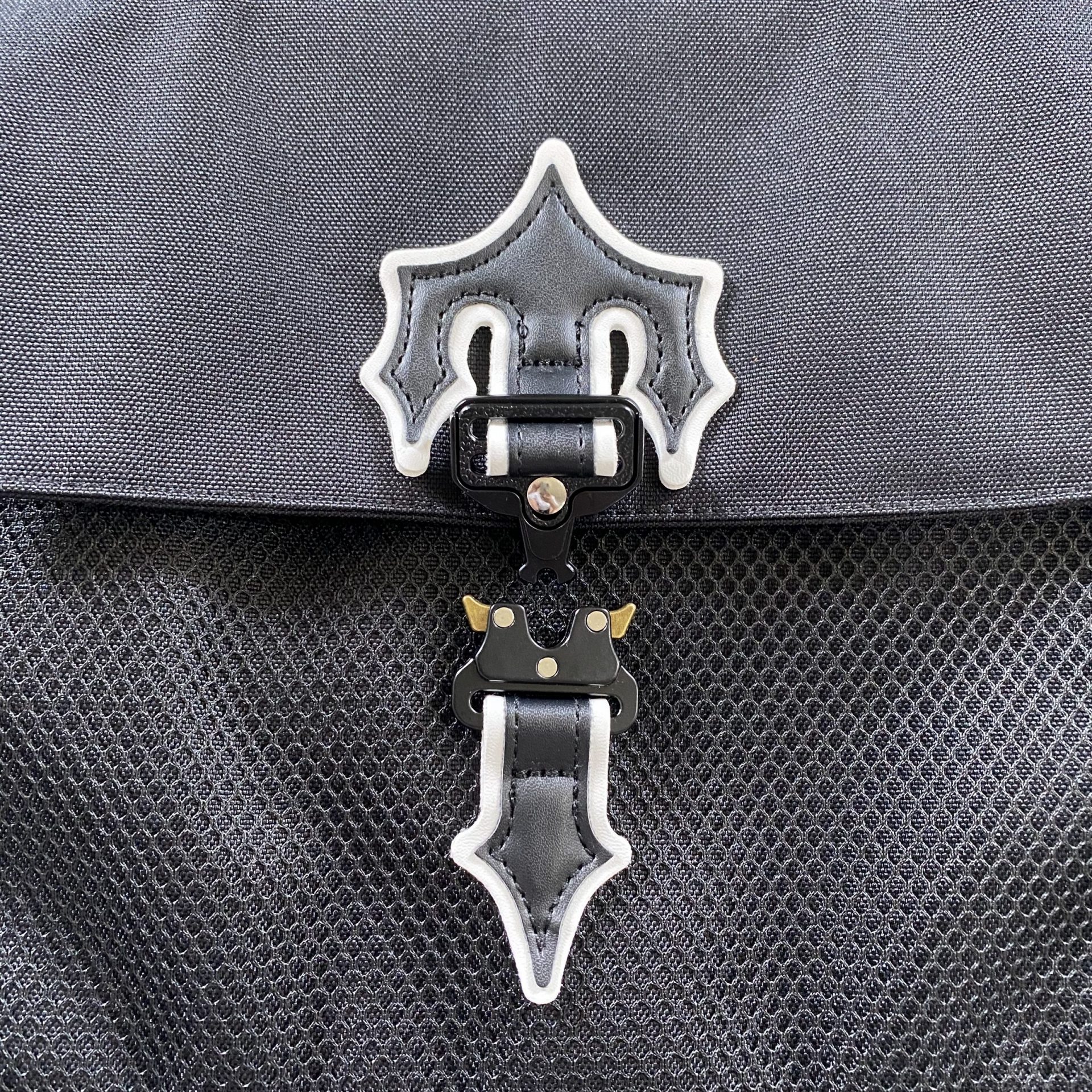 Alternative view of Bandolera Trapstar
