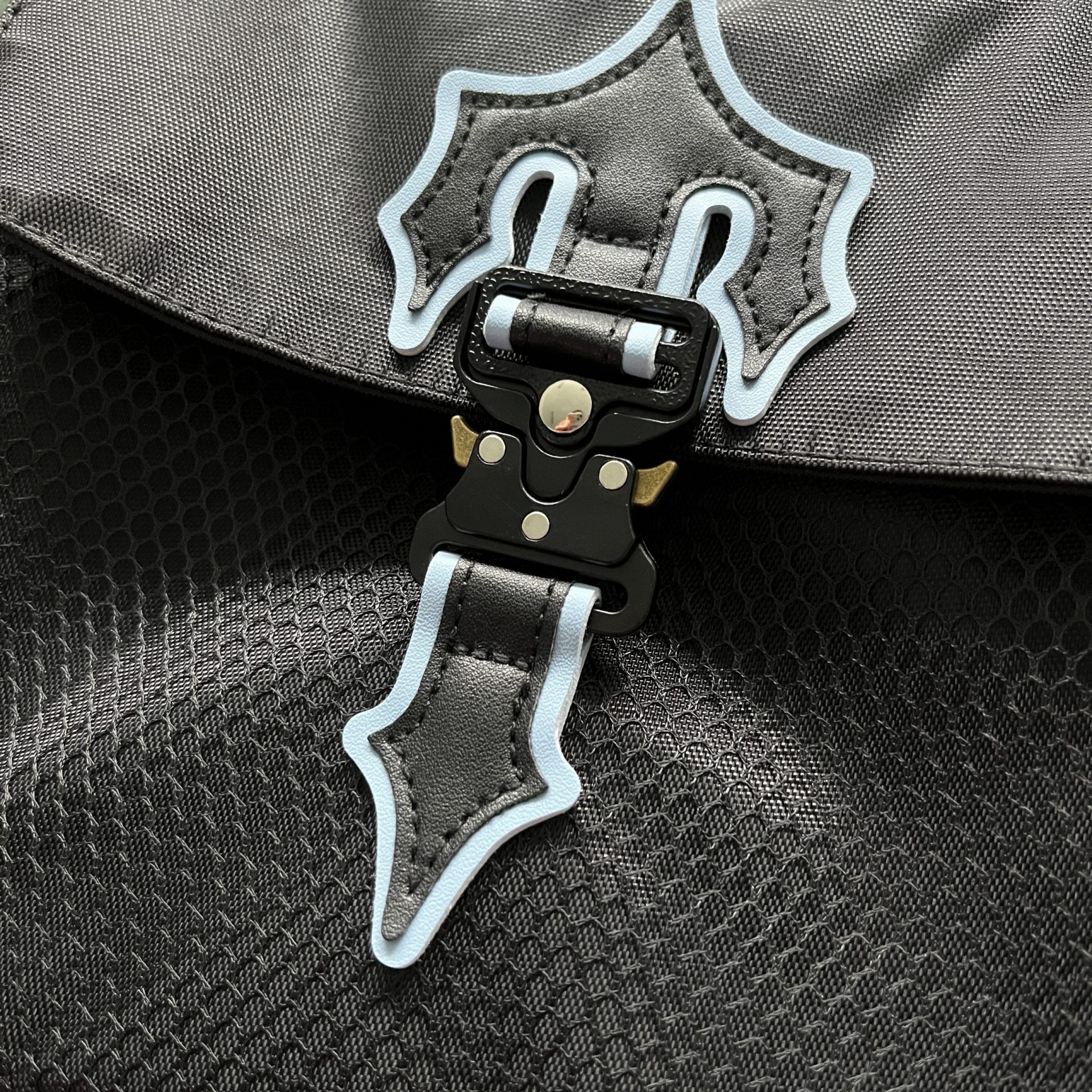 Alternative view of Bandolera Trapstar
