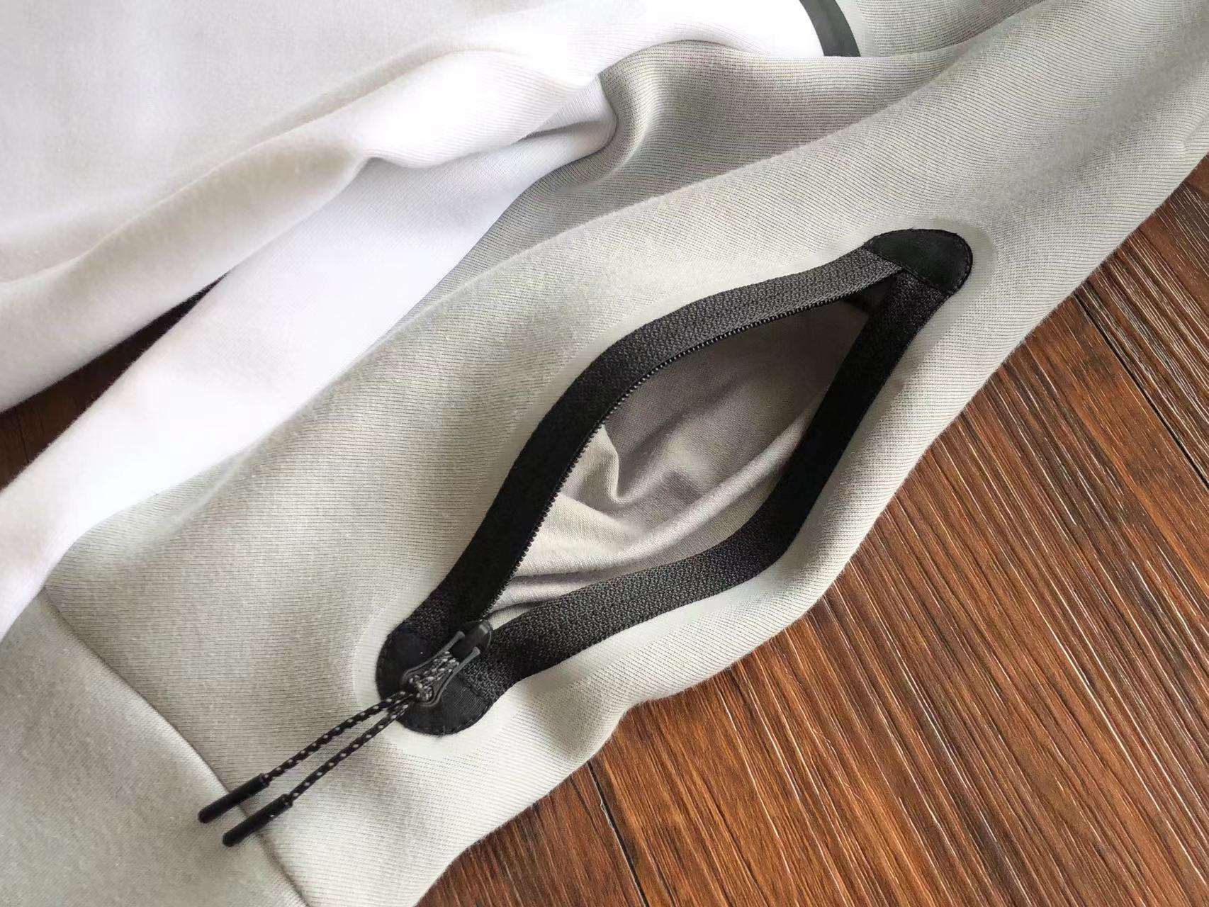 Chándal Nike Tech Fleece - Gris y Blanco - Imagen 5