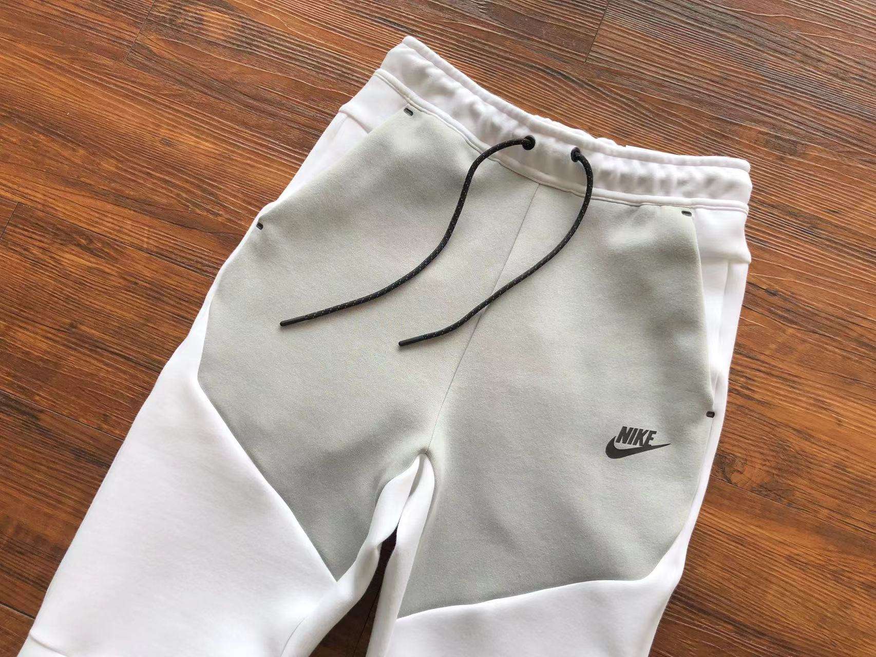 Chándal Nike Tech Fleece - Gris y Blanco - Imagen 19