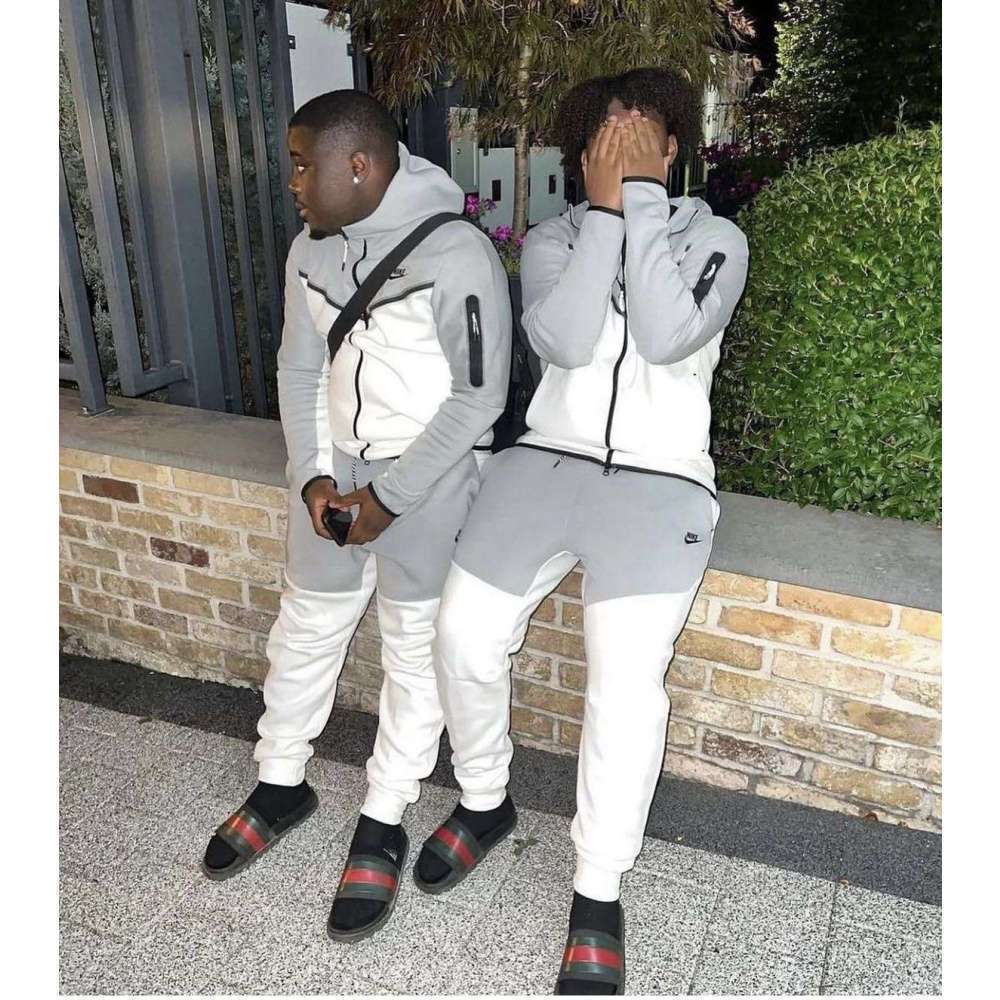 Chándal Nike Tech Fleece - Gris y Blanco