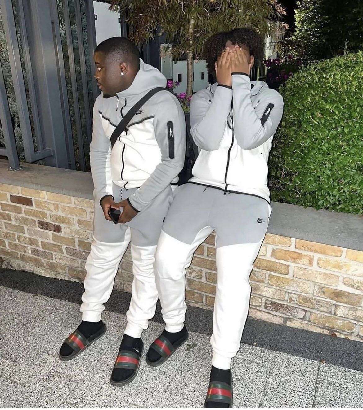 Chándal Nike Tech Fleece - Gris y Blanco