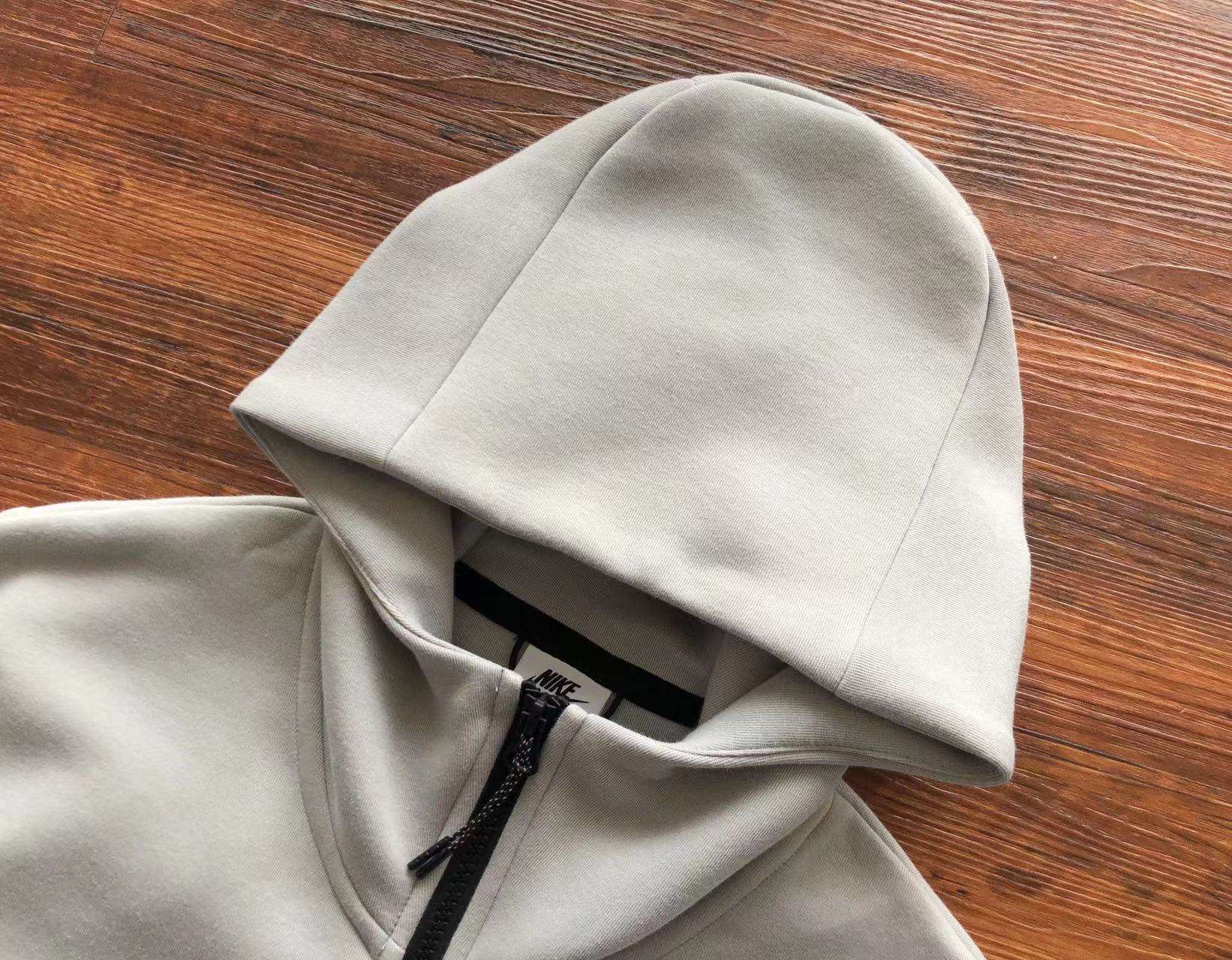 Chándal Nike Tech Fleece - Gris y Blanco - Imagen 11