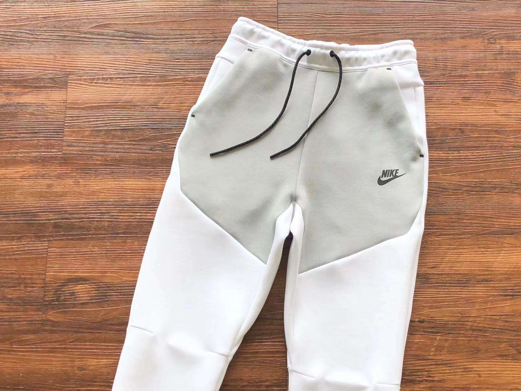 Chándal Nike Tech Fleece - Gris y Blanco - Imagen 13