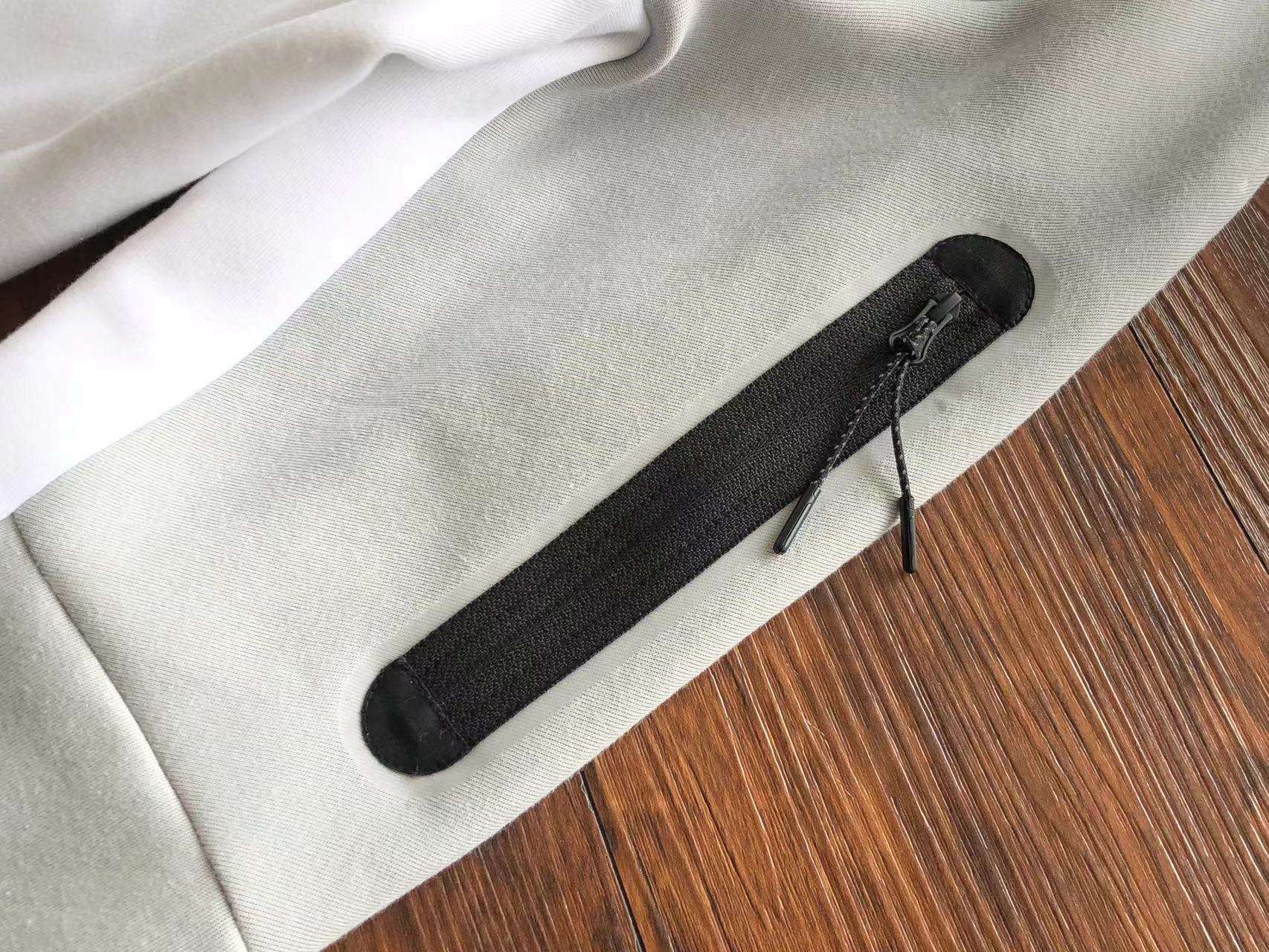 Chándal Nike Tech Fleece - Gris y Blanco - Imagen 12