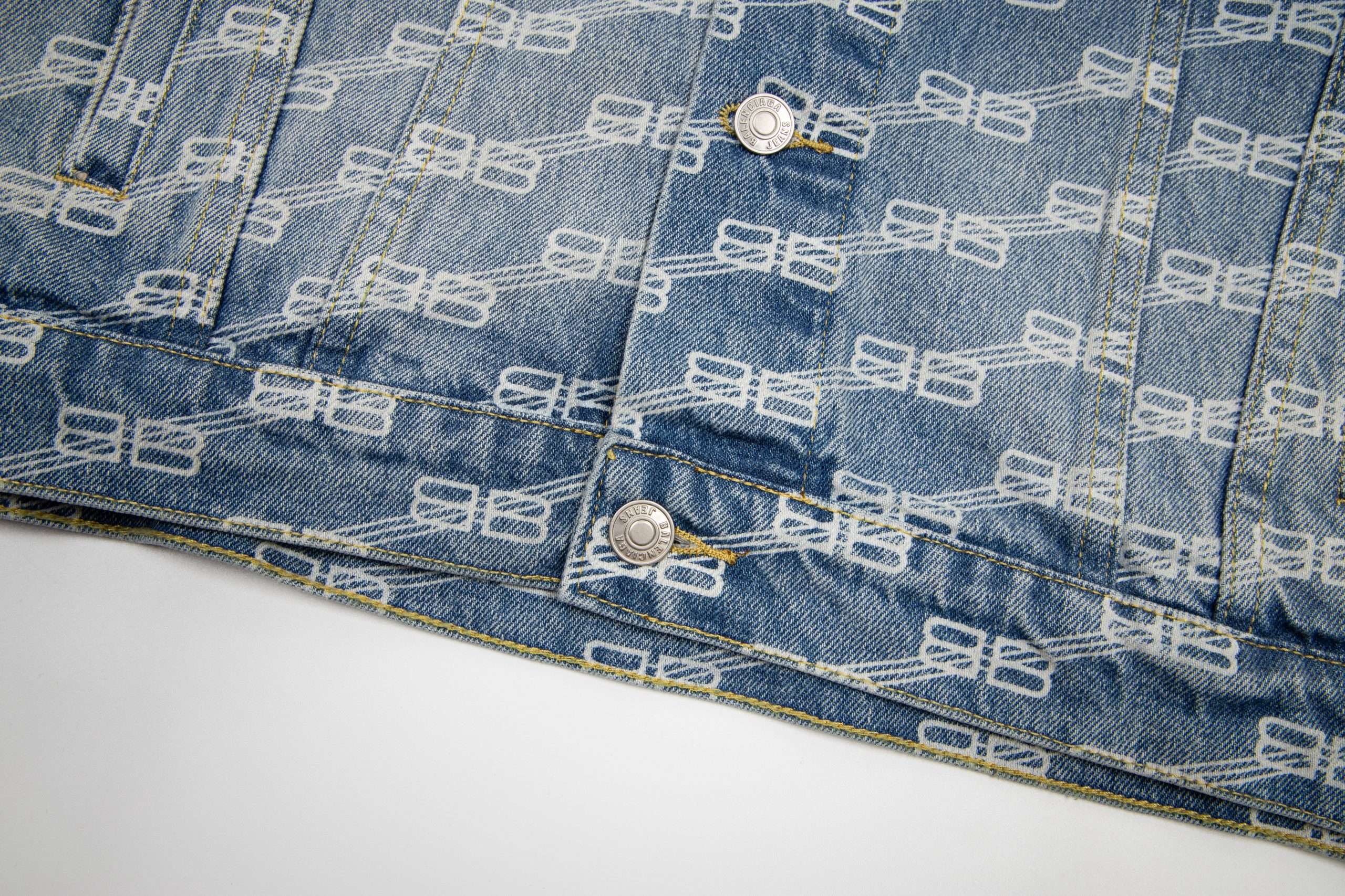 Chaqueta Vaquera Balenciaga Monograma BB - SS23 - Imagen 6