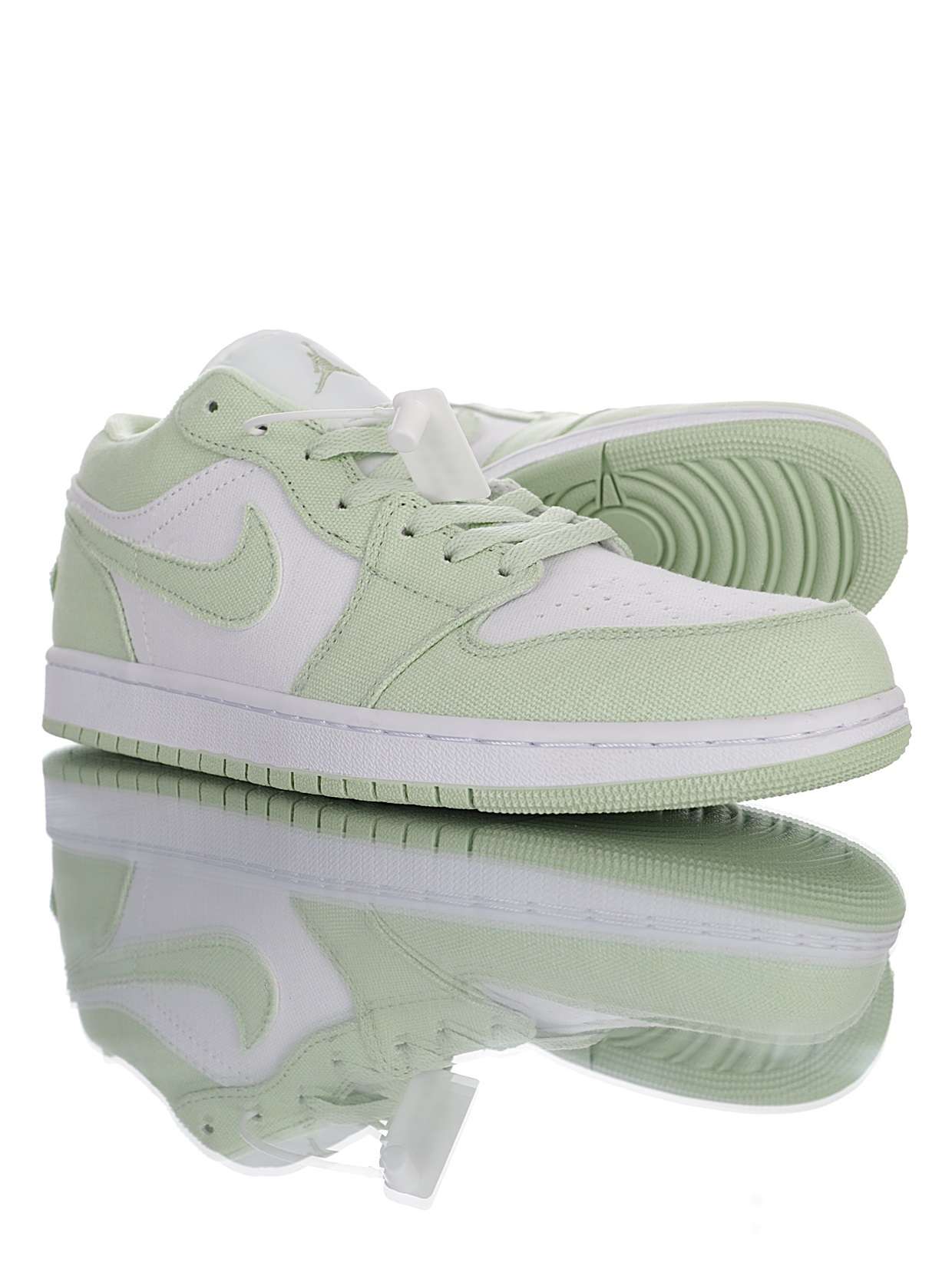 Alternative view of Air Jordan 1 Low "Green Light"