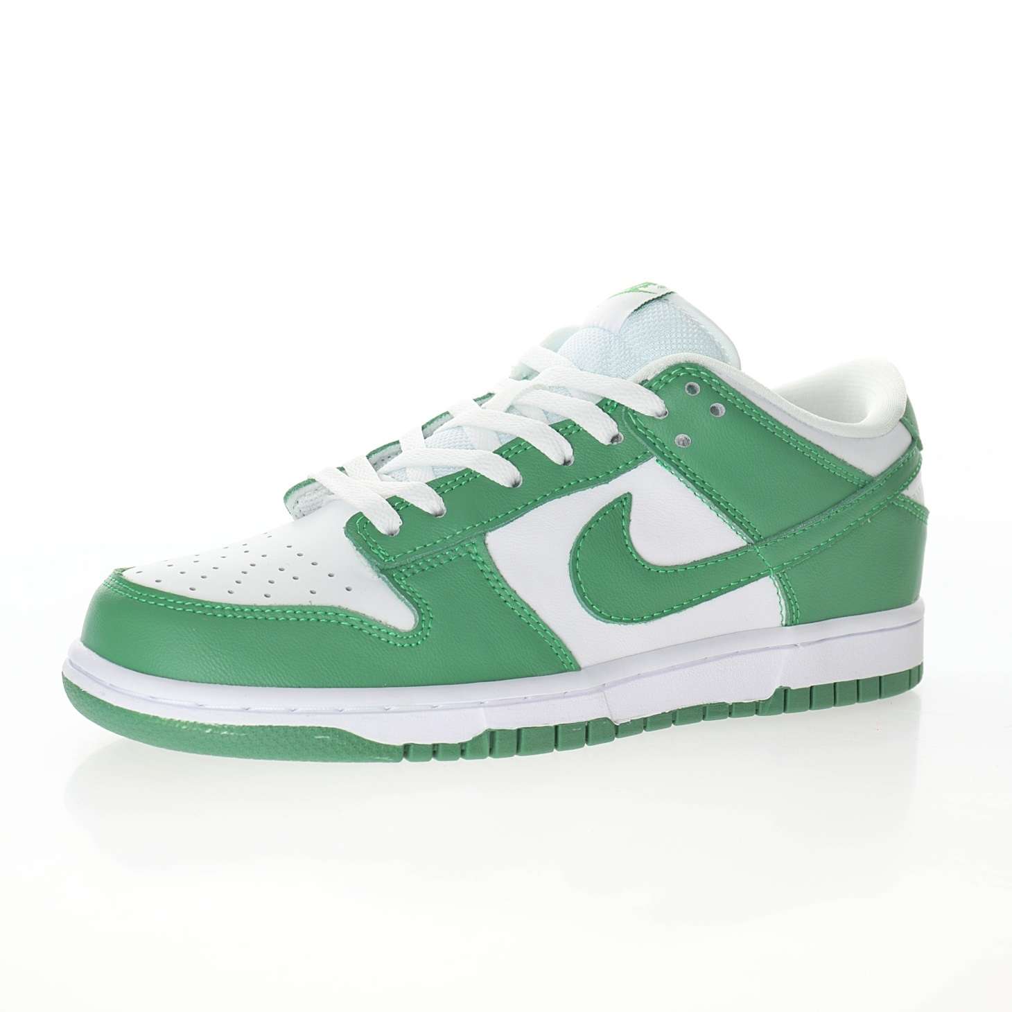 Alternative view of Nike SB Dunk Low "Green Tender Powder"