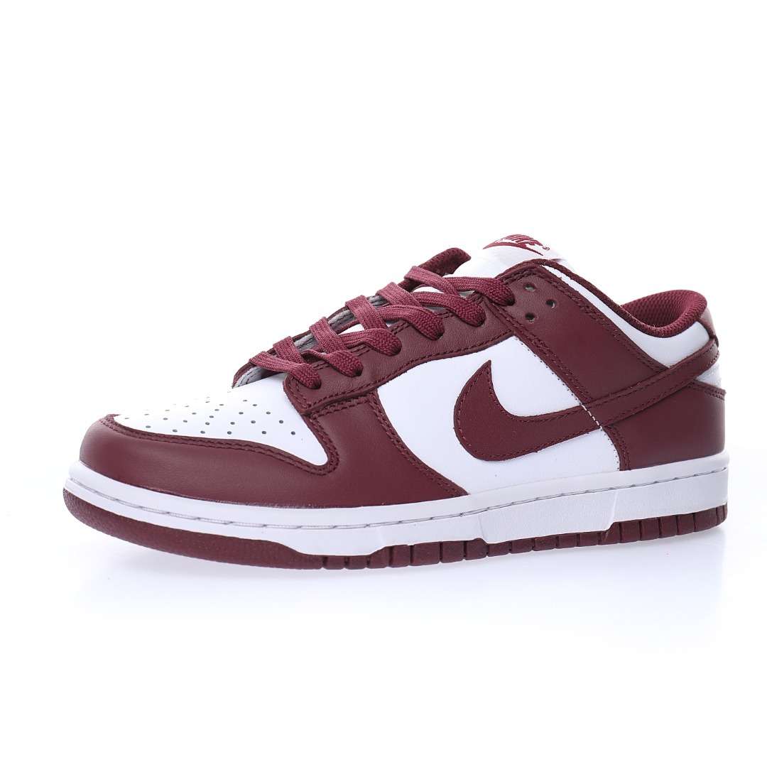 Alternative view of Nike SB Dunk Low"Team Red/Bordeaux"