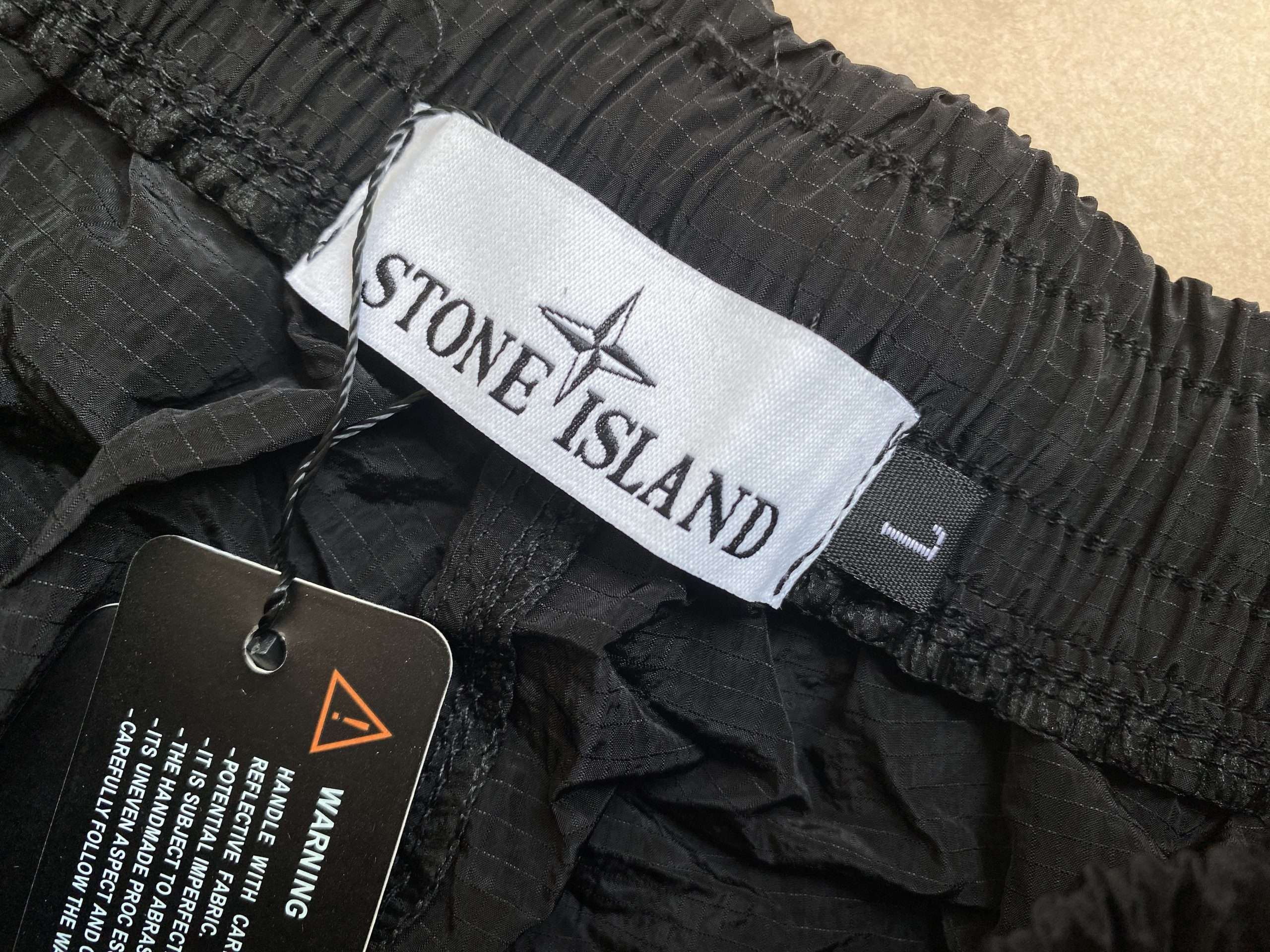 Pantalón Corto Stone Island “Cargo” - Imagen 3