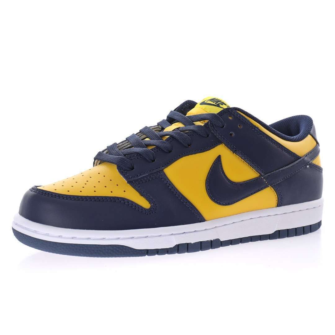 Alternative view of Nike SB Dunk Low"Michigan"