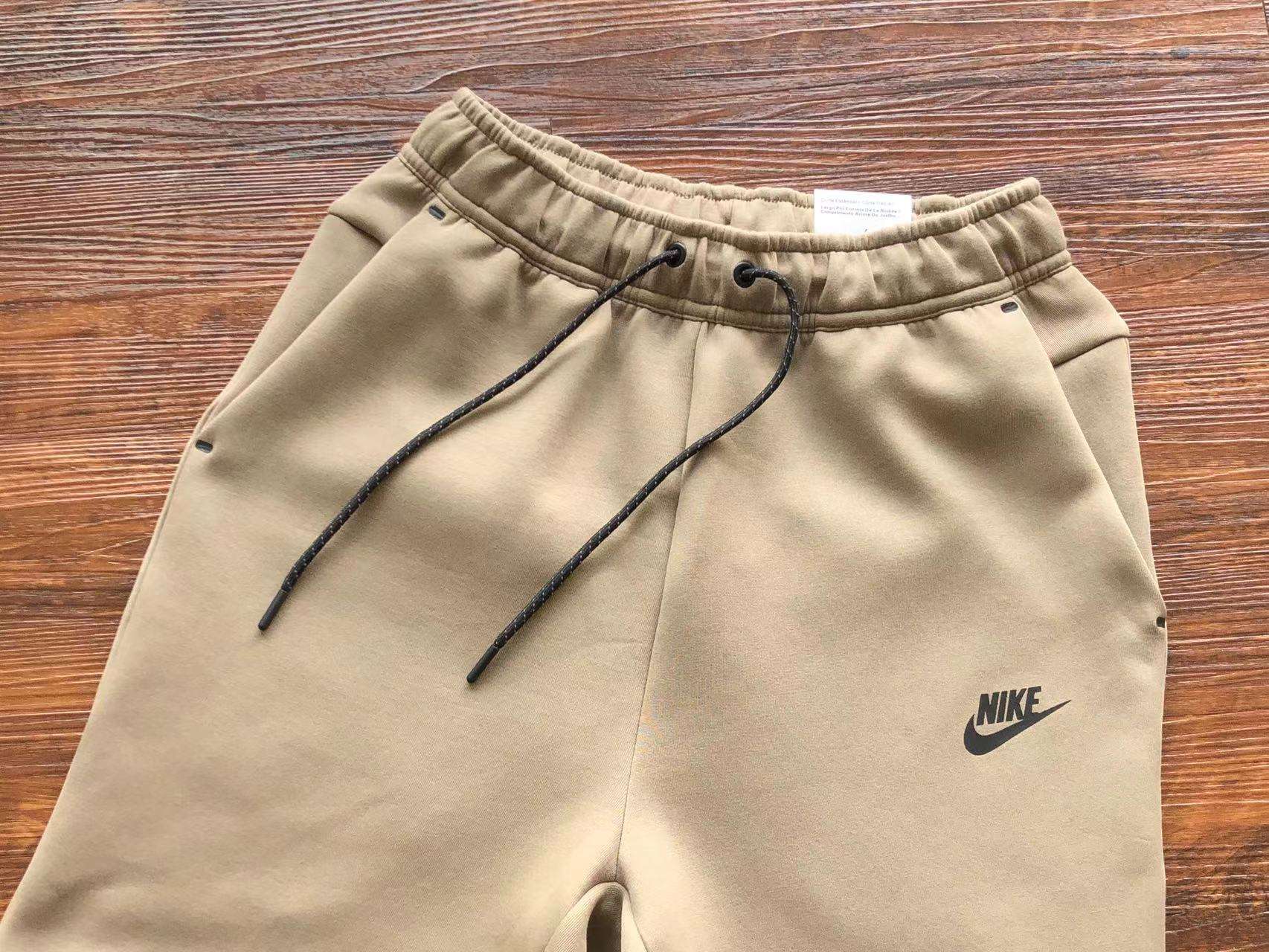 Pantalones Cortos Nike Tech Fleece - Imagen 56