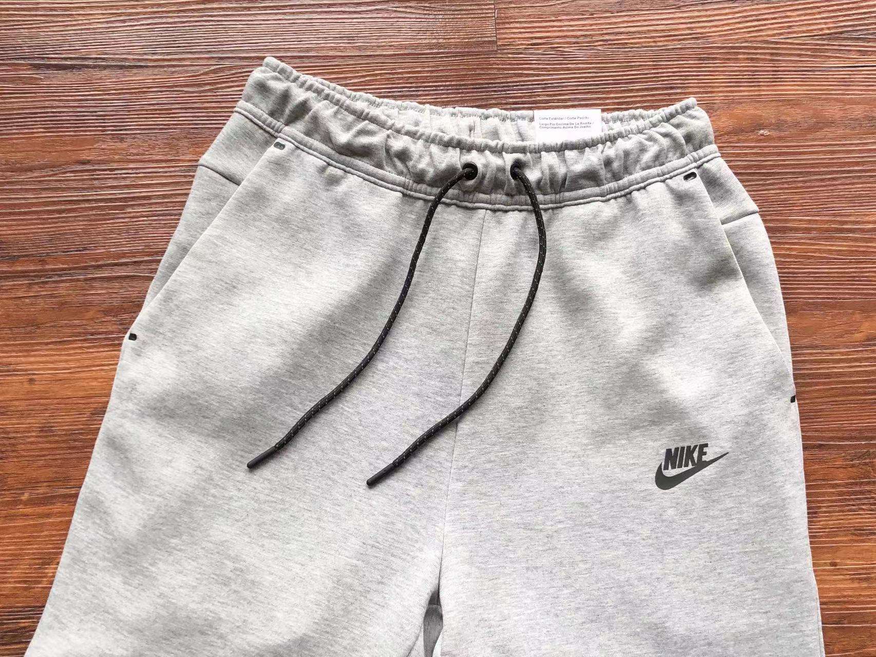 Pantalones Cortos Nike Tech Fleece - Imagen 4