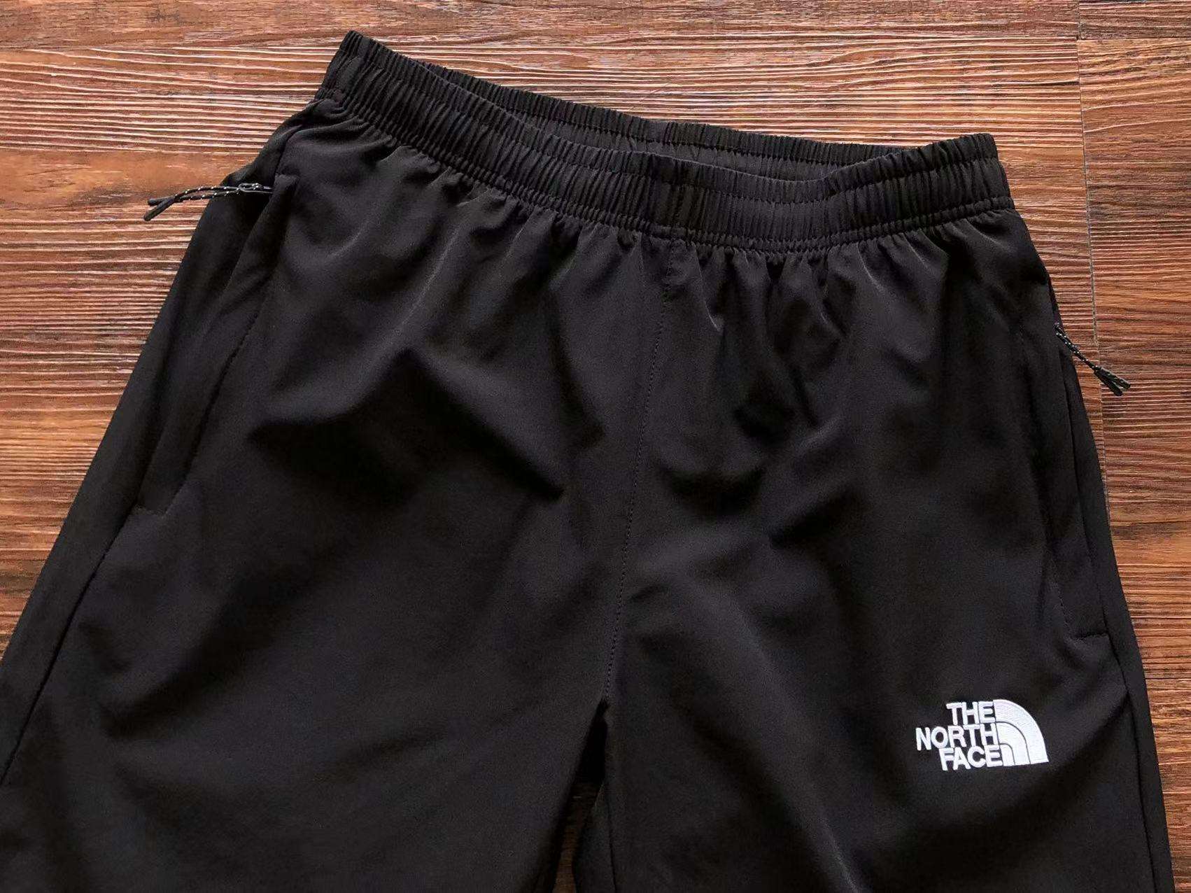 Pantalones Cortos TNF- SS23 - Imagen 14
