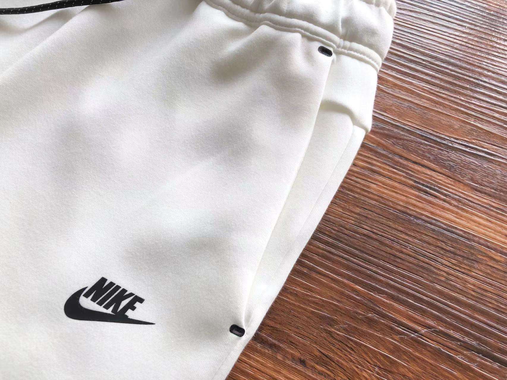 Pantalones Cortos Nike Tech Fleece - Imagen 13