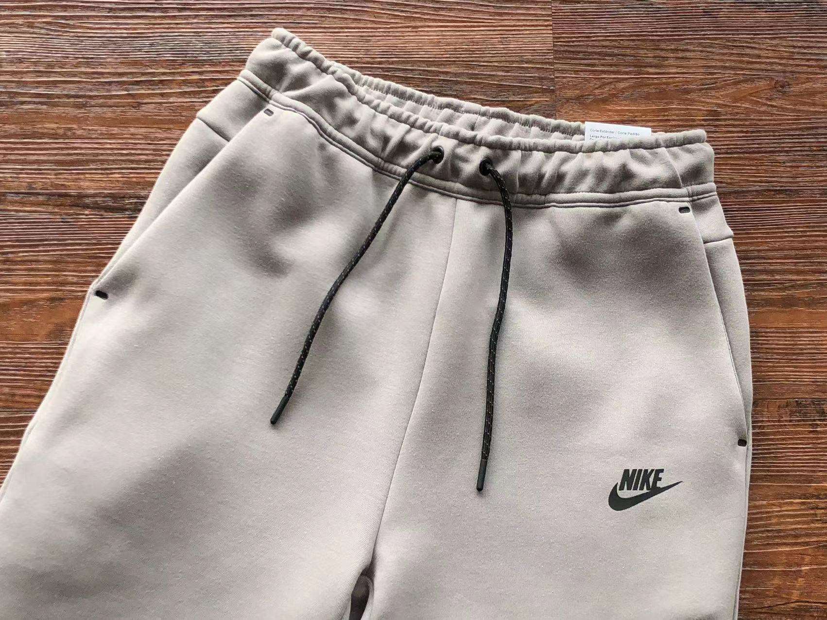 Pantalones Cortos Nike Tech Fleece - Imagen 5