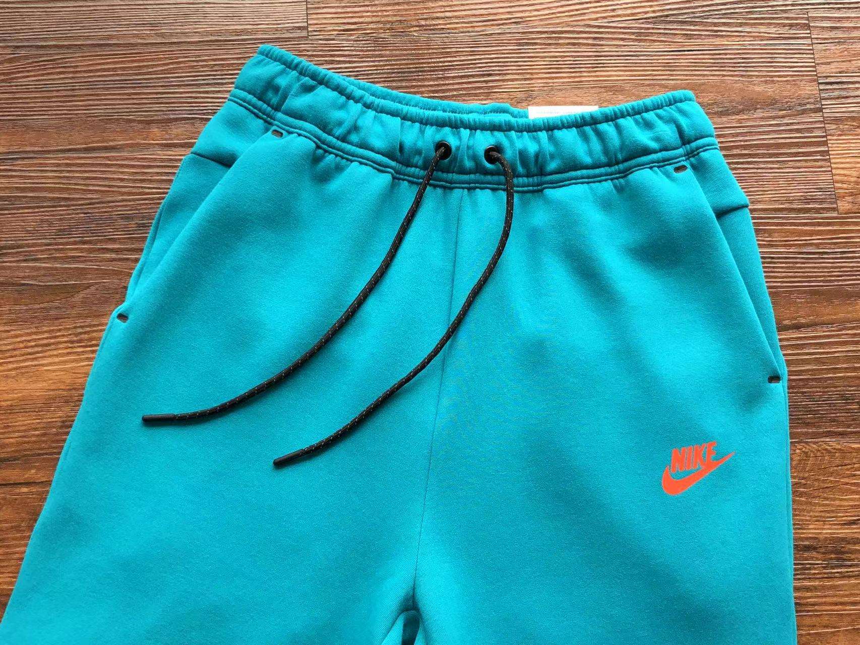 Pantalones Cortos Nike Tech Fleece - Imagen 61