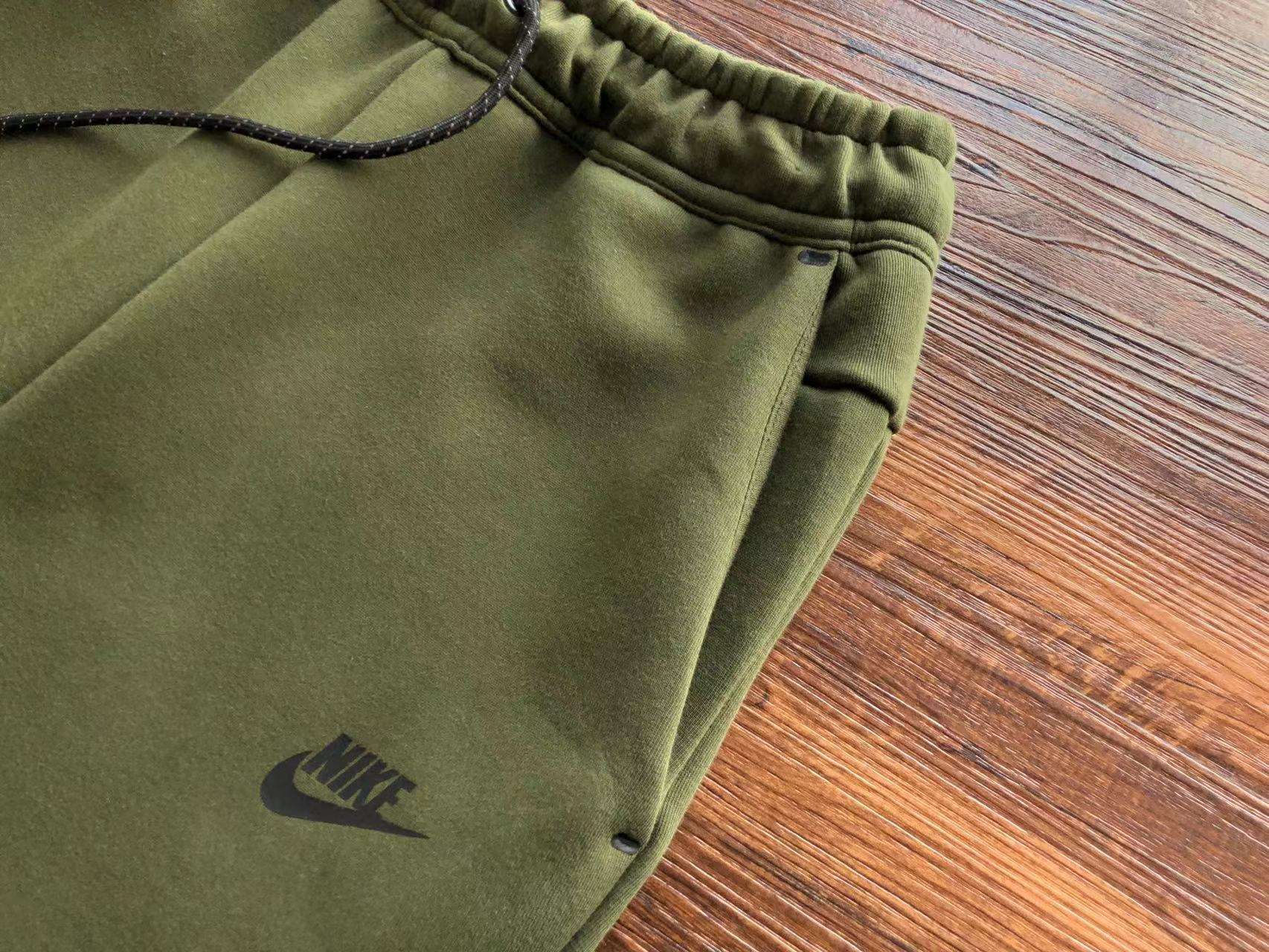 Pantalones Cortos Nike Tech Fleece - Imagen 36