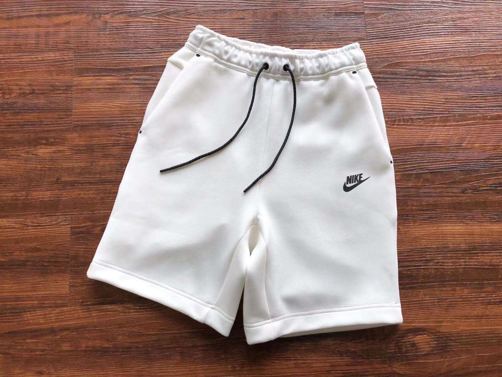 Pantalones Cortos Nike Tech Fleece - Imagen 11