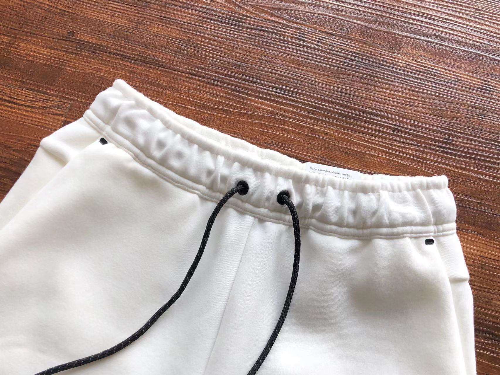 Pantalones Cortos Nike Tech Fleece - Imagen 15