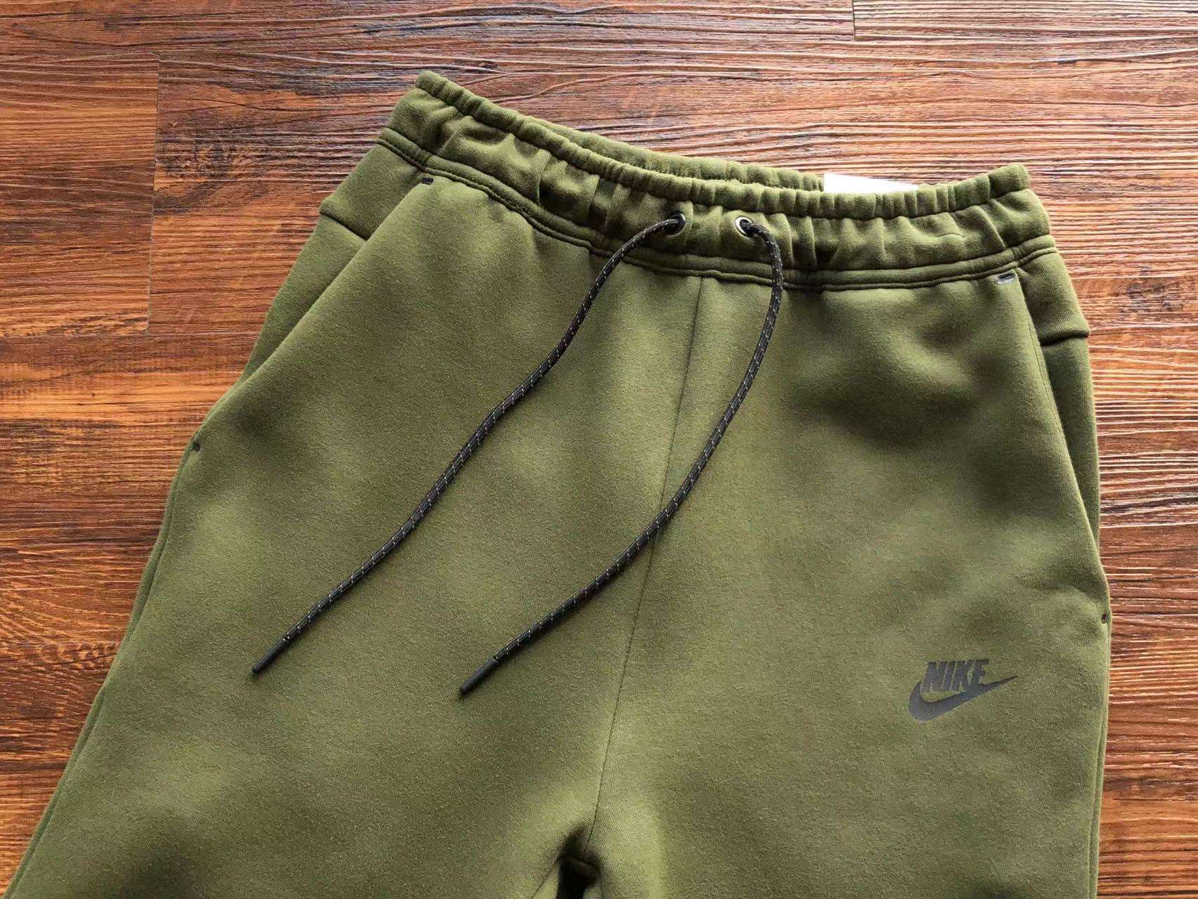 Pantalones Cortos Nike Tech Fleece - Imagen 37
