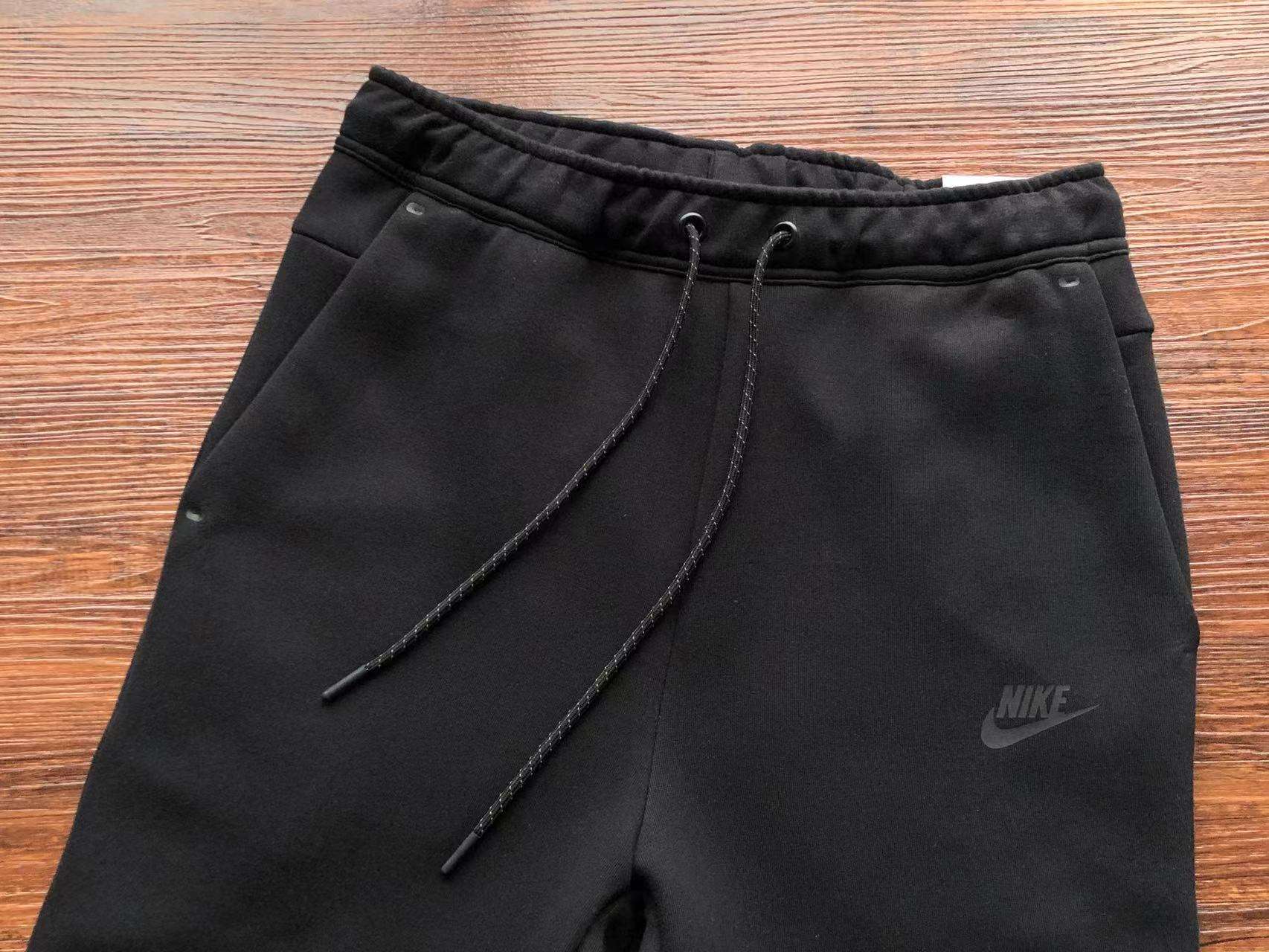 Pantalones Cortos Nike Tech Fleece - Imagen 68