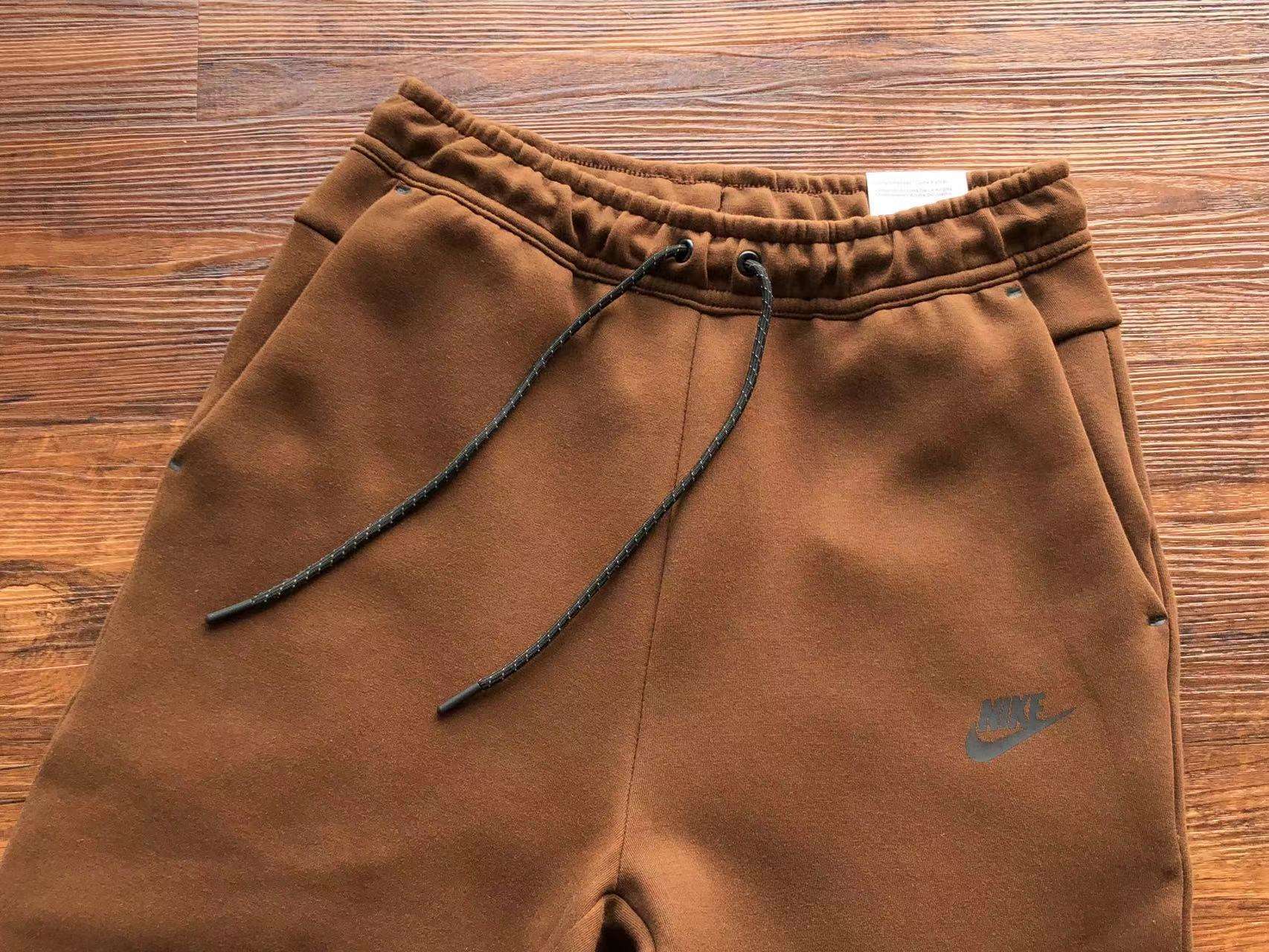 Pantalones Cortos Nike Tech Fleece - Imagen 33