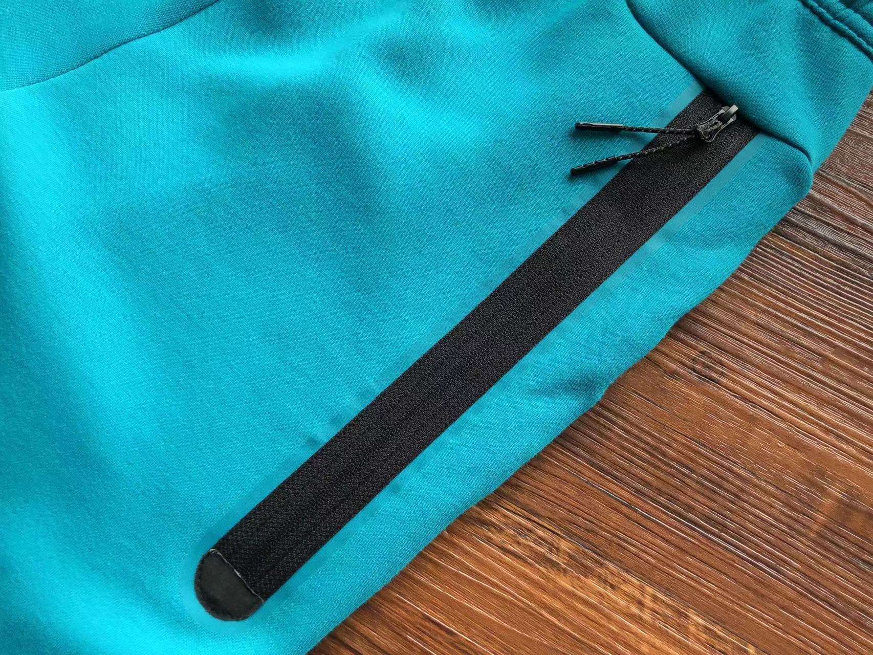 Pantalones Cortos Nike Tech Fleece - Imagen 64