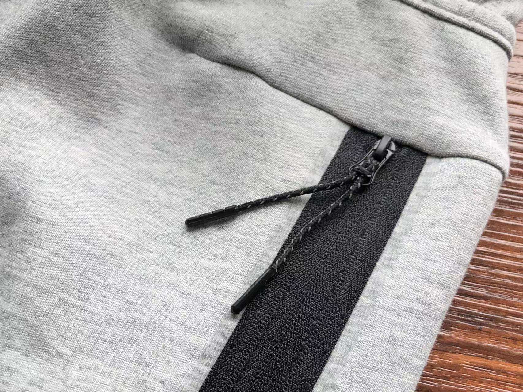 Pantalones Cortos Nike Tech Fleece - Imagen 9