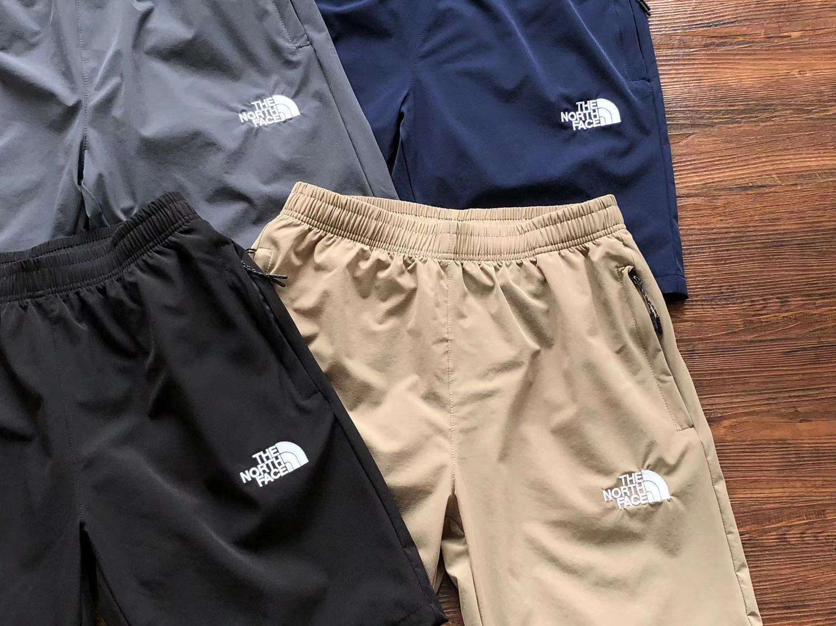 Alternative view of Pantalones Cortos TNF- SS23