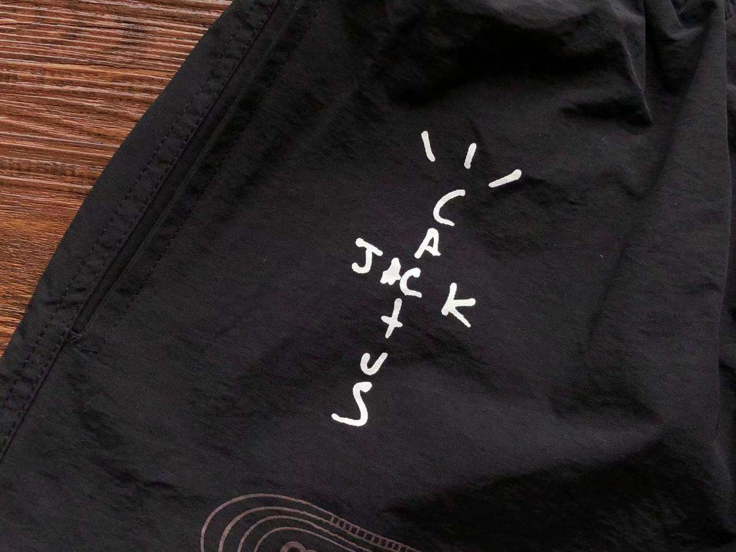 Alternative view of Pantalones Cortos Travis Scott