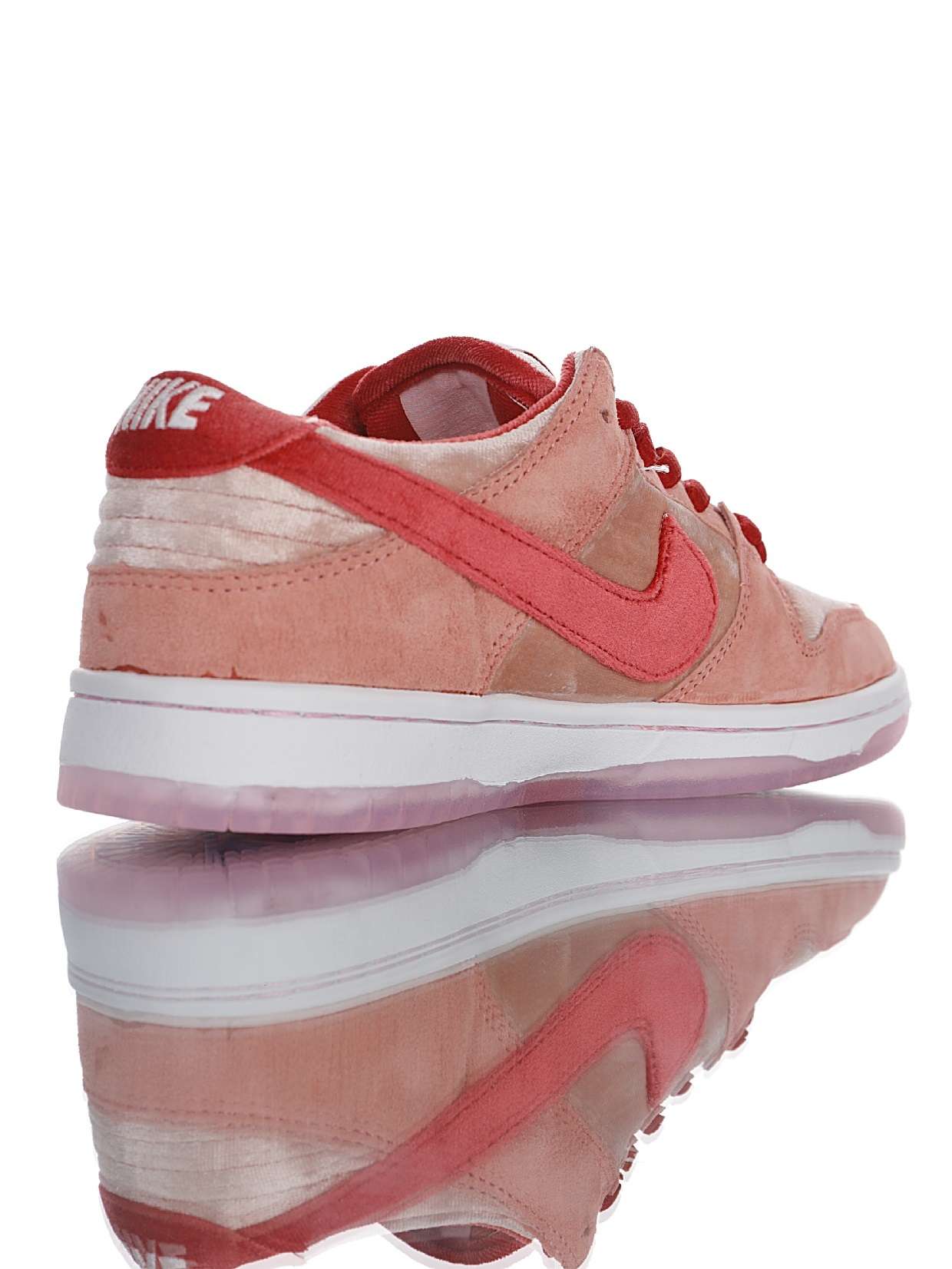 StrangeLove x Nike SB Dunk Low"Valentine's Day" - Imagen 3