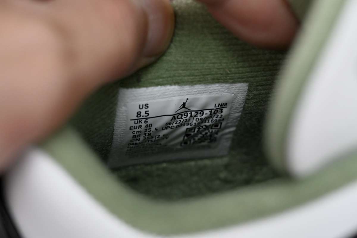Air Jordan 4 WMNS “Oil Green”Seafoam - Imagen 3