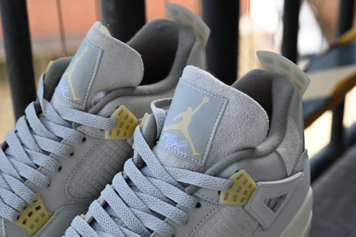 Alternative view of Air Jordan 4 SE "Craft"