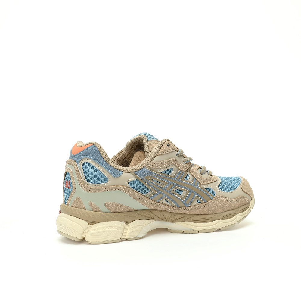 Asics beige con detalles azul celeste y rojo
