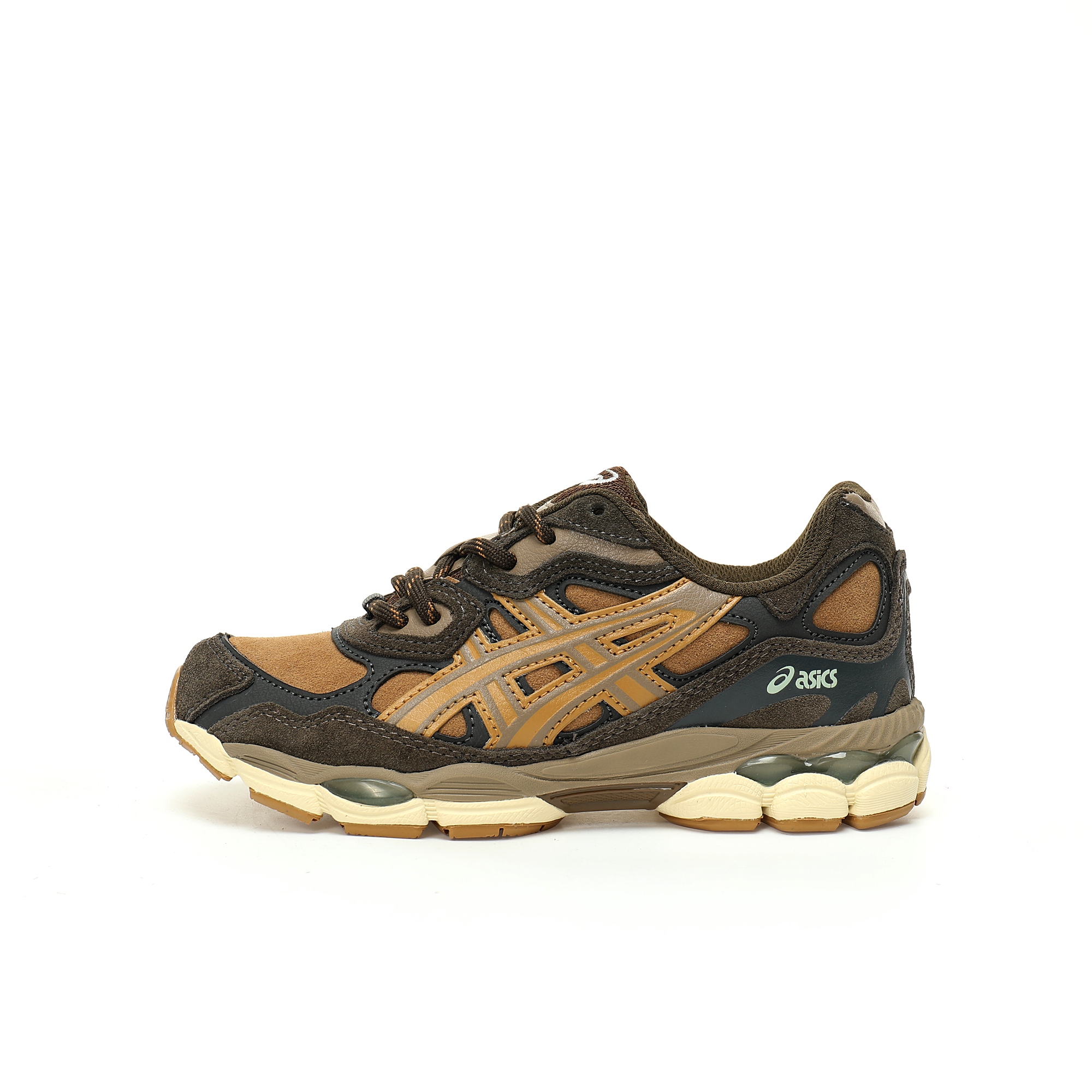 zapatillas Asics marrones estilo senderismo