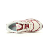 Zapatillas Asics retro para mujer en tonos crema, burdeos y rosa.